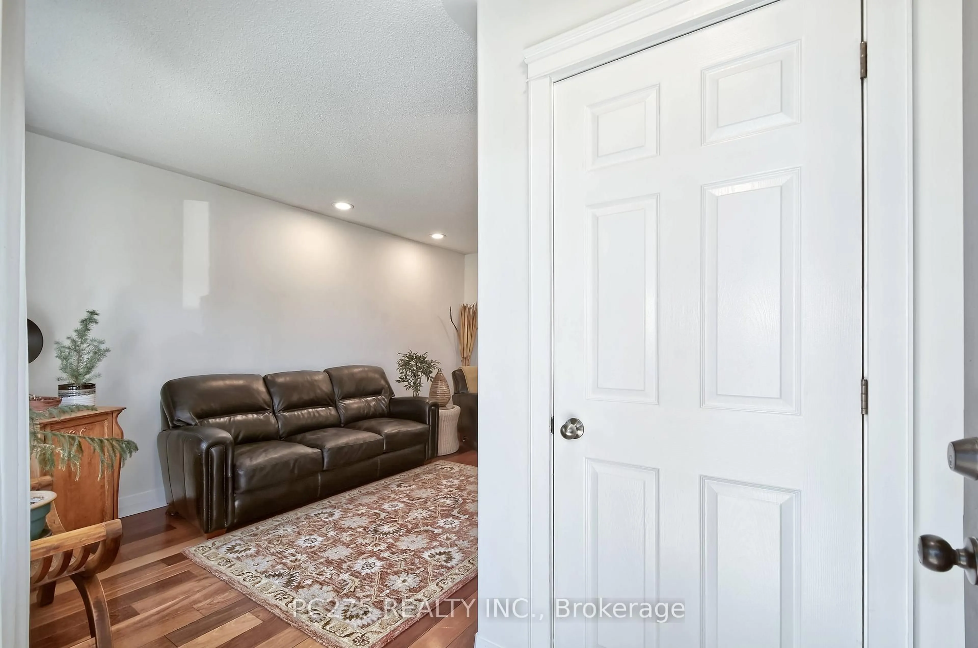 Indoor entryway for 39 Ponsford Pl, St. Thomas Ontario N5P 4J8