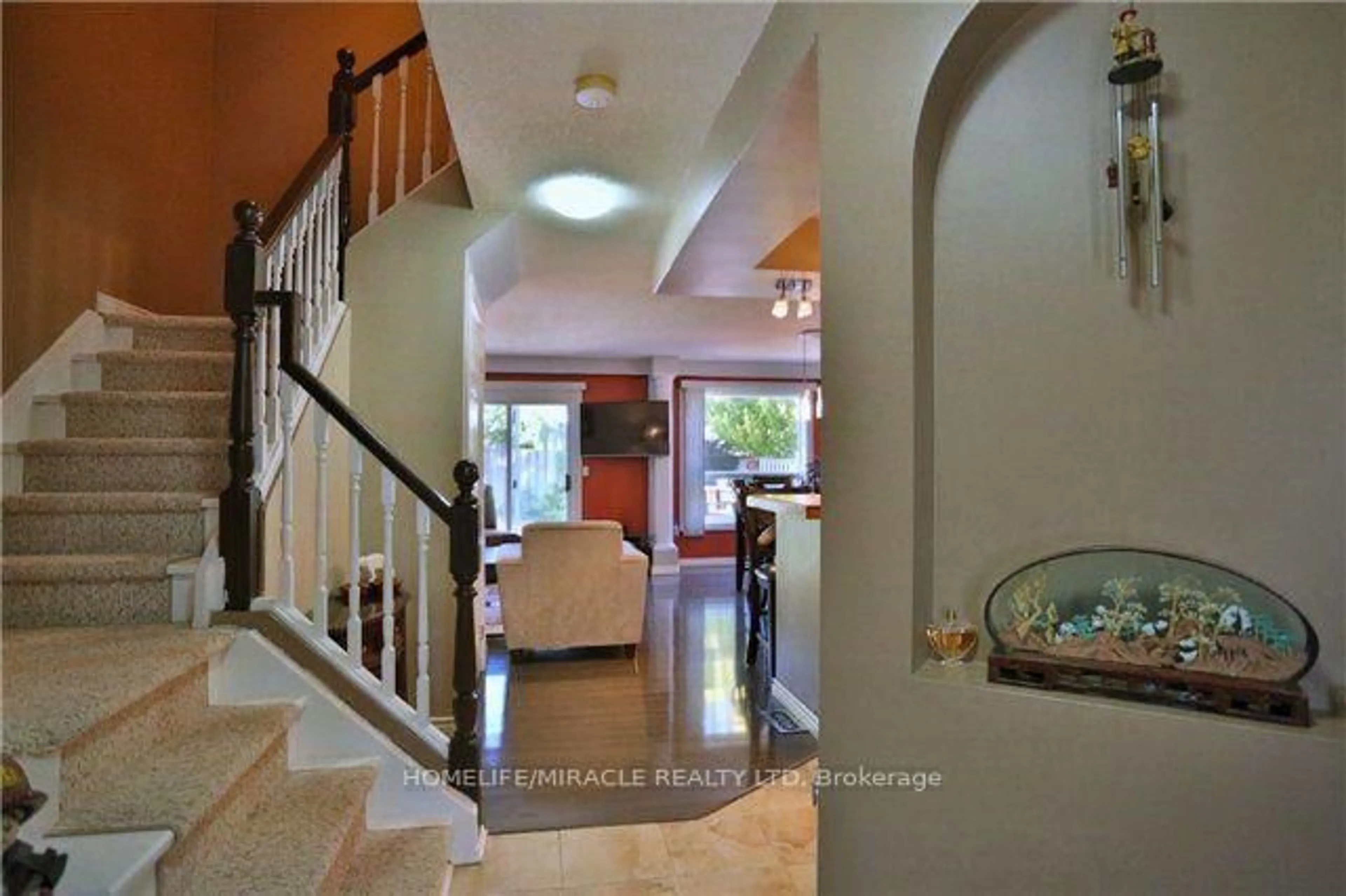 Indoor foyer for 54 ELMA Pl, Cambridge Ontario N3C 4E6