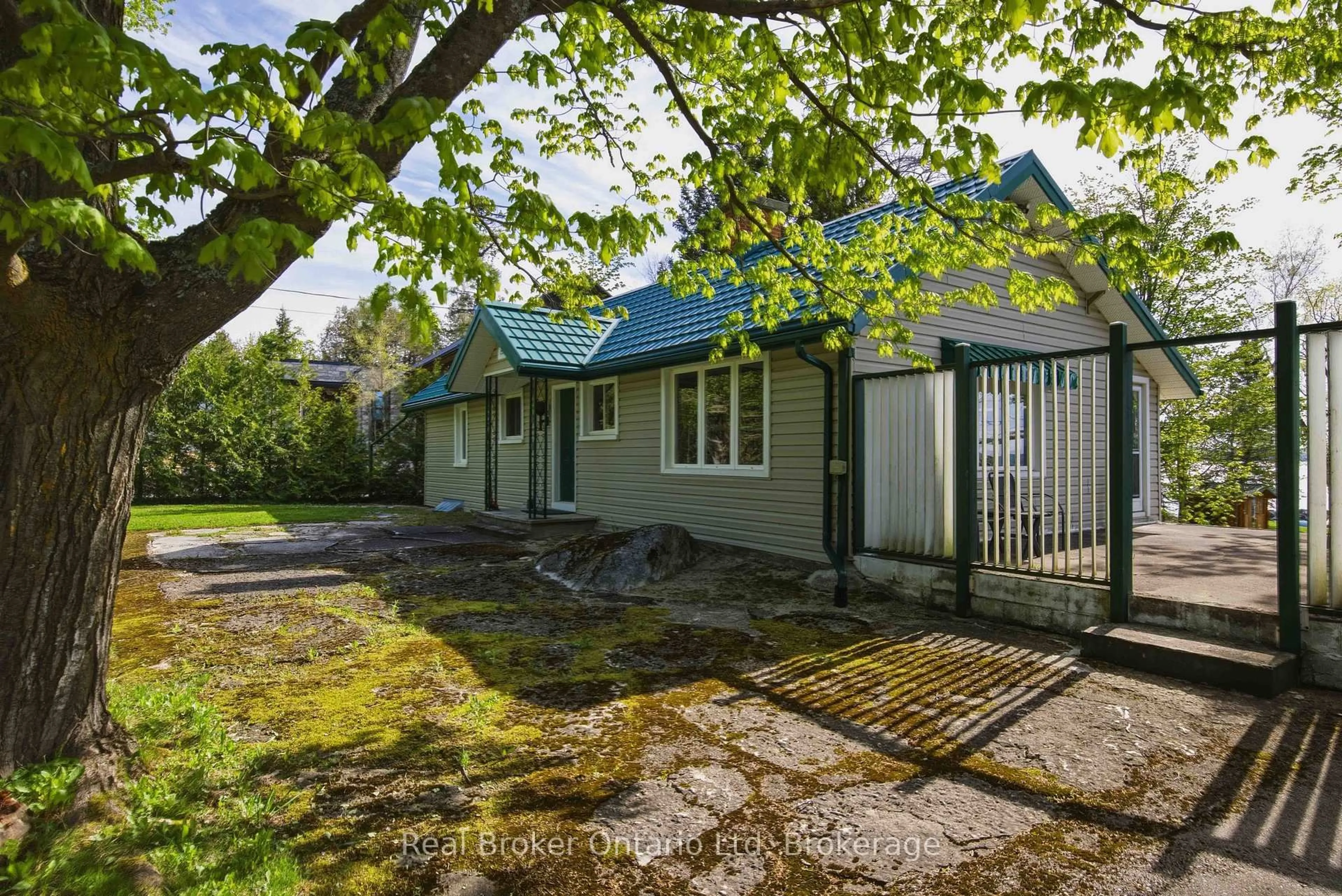 A pic from outside/outdoor area/front of a property/back of a property/a pic from drone, street for 275 Balmy Beach Rd, Georgian Bluffs Ontario N4K 5N4
