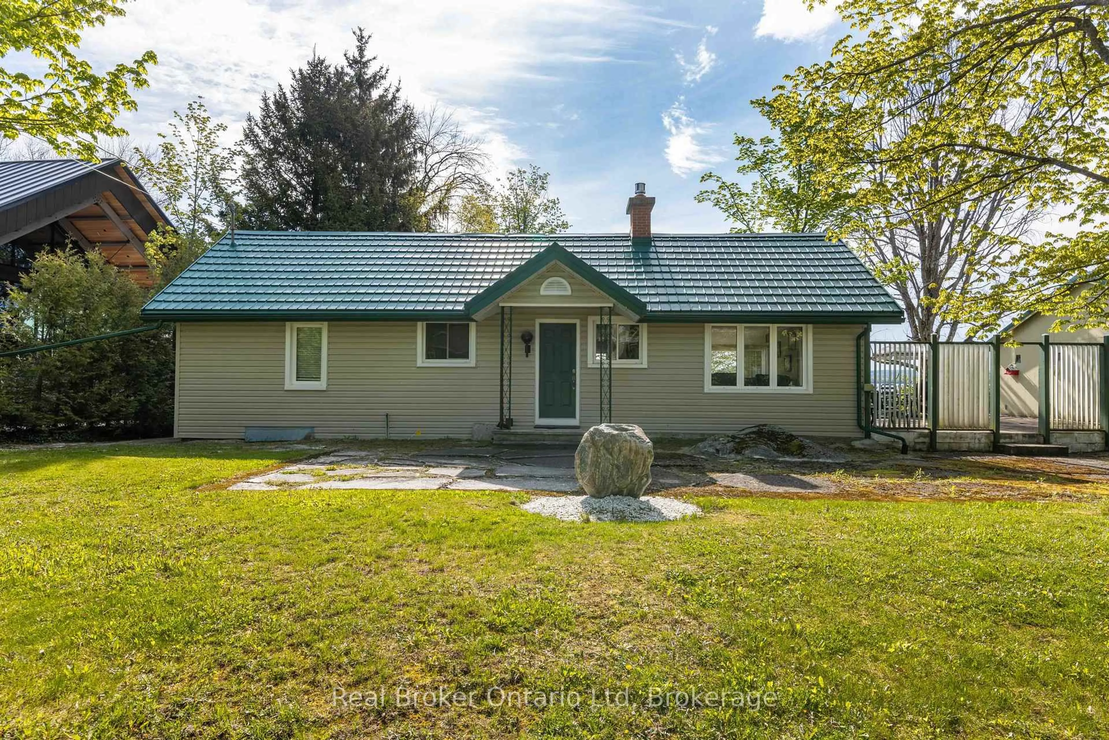 Home with vinyl exterior material, unknown for 275 Balmy Beach Rd, Georgian Bluffs Ontario N4K 5N4