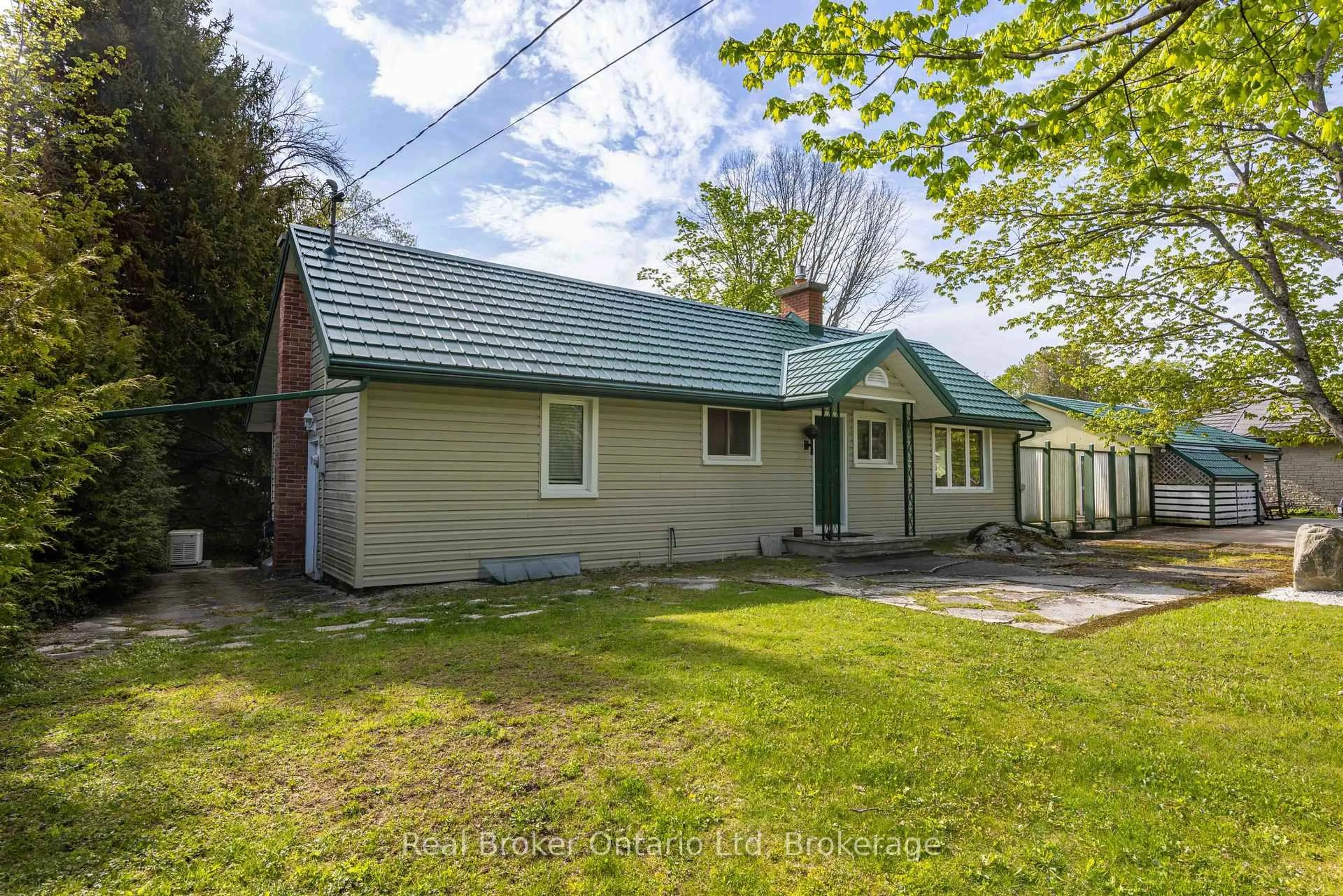 A pic from outside/outdoor area/front of a property/back of a property/a pic from drone, street for 275 Balmy Beach Rd, Georgian Bluffs Ontario N4K 5N4