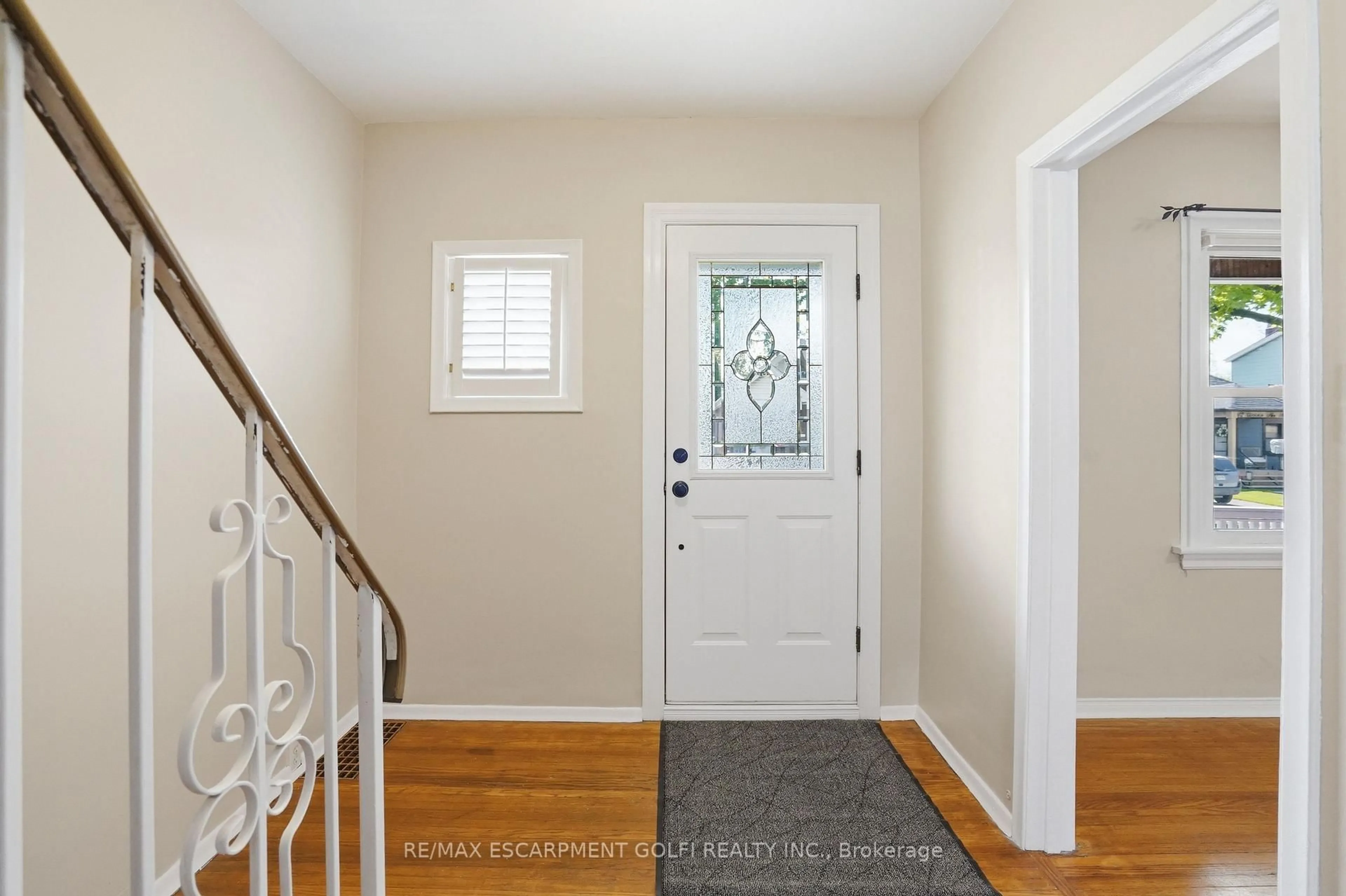 Indoor entryway for 43 Cameron Ave, Hamilton Ontario L8H 4Y9