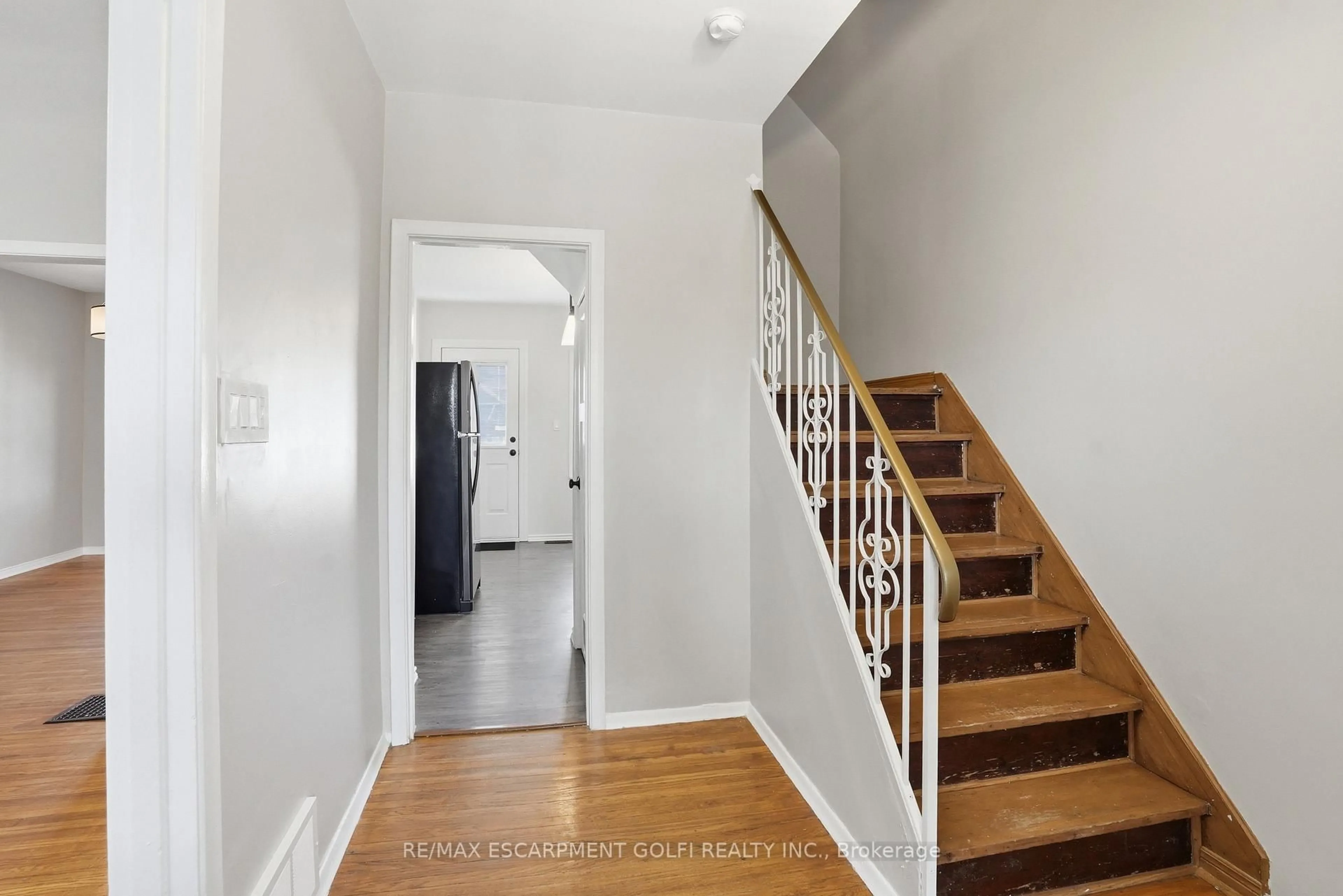 Indoor entryway for 43 Cameron Ave, Hamilton Ontario L8H 4Y9