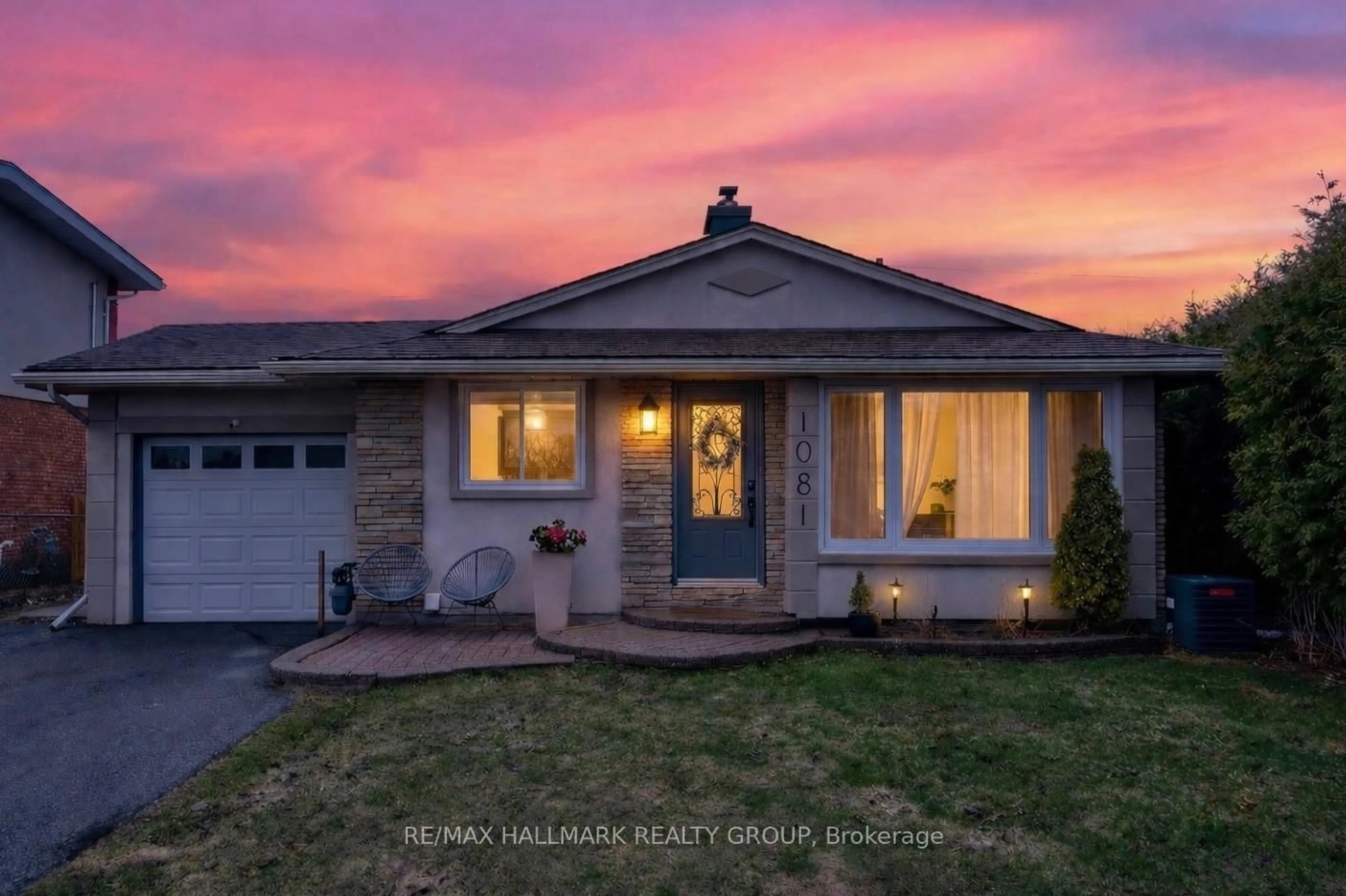 Home with vinyl exterior material, street for 1081 Foley Ave, Ottawa Ontario K1G 2R4