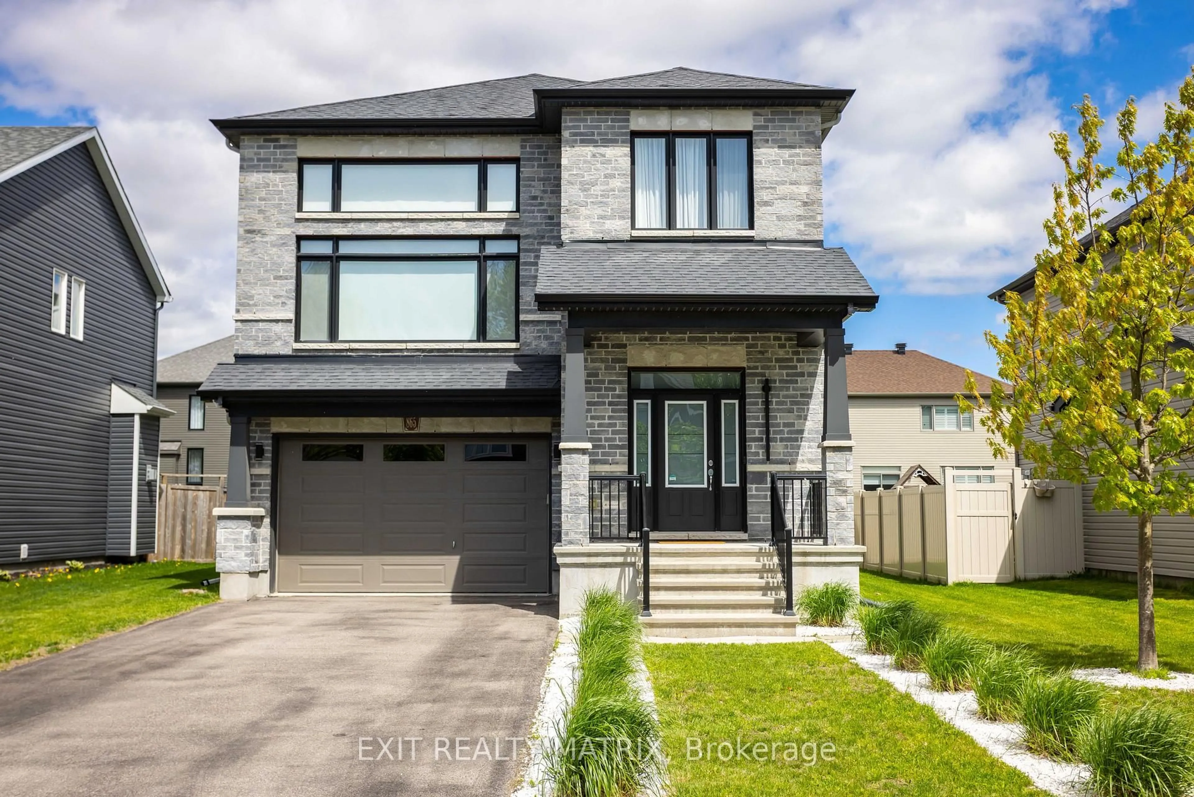 Home with brick exterior material, street for 865 Cologne St, Russell Ontario K0A 1W0