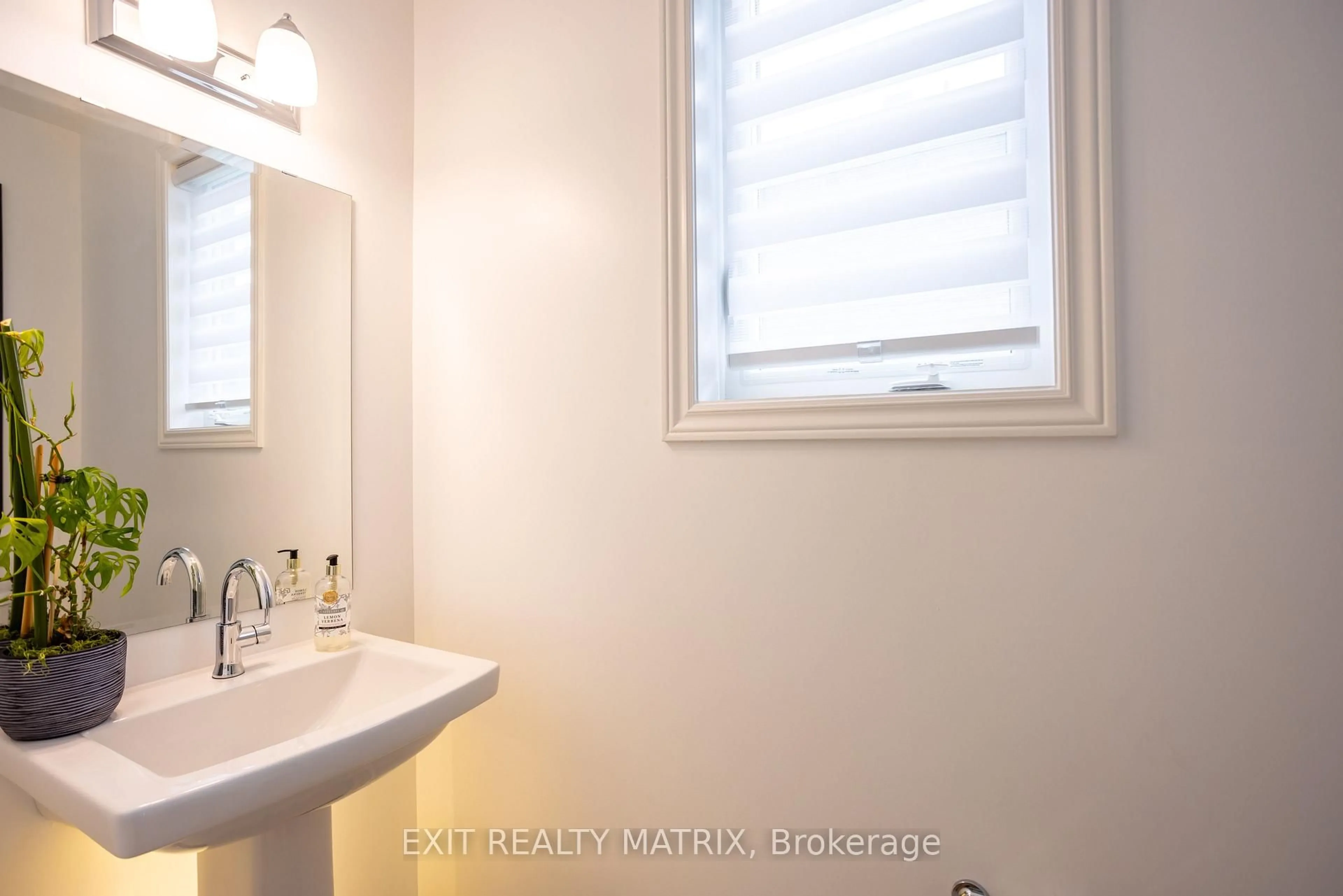 Standard bathroom, ceramic/tile floor for 865 Cologne St, Russell Ontario K0A 1W0