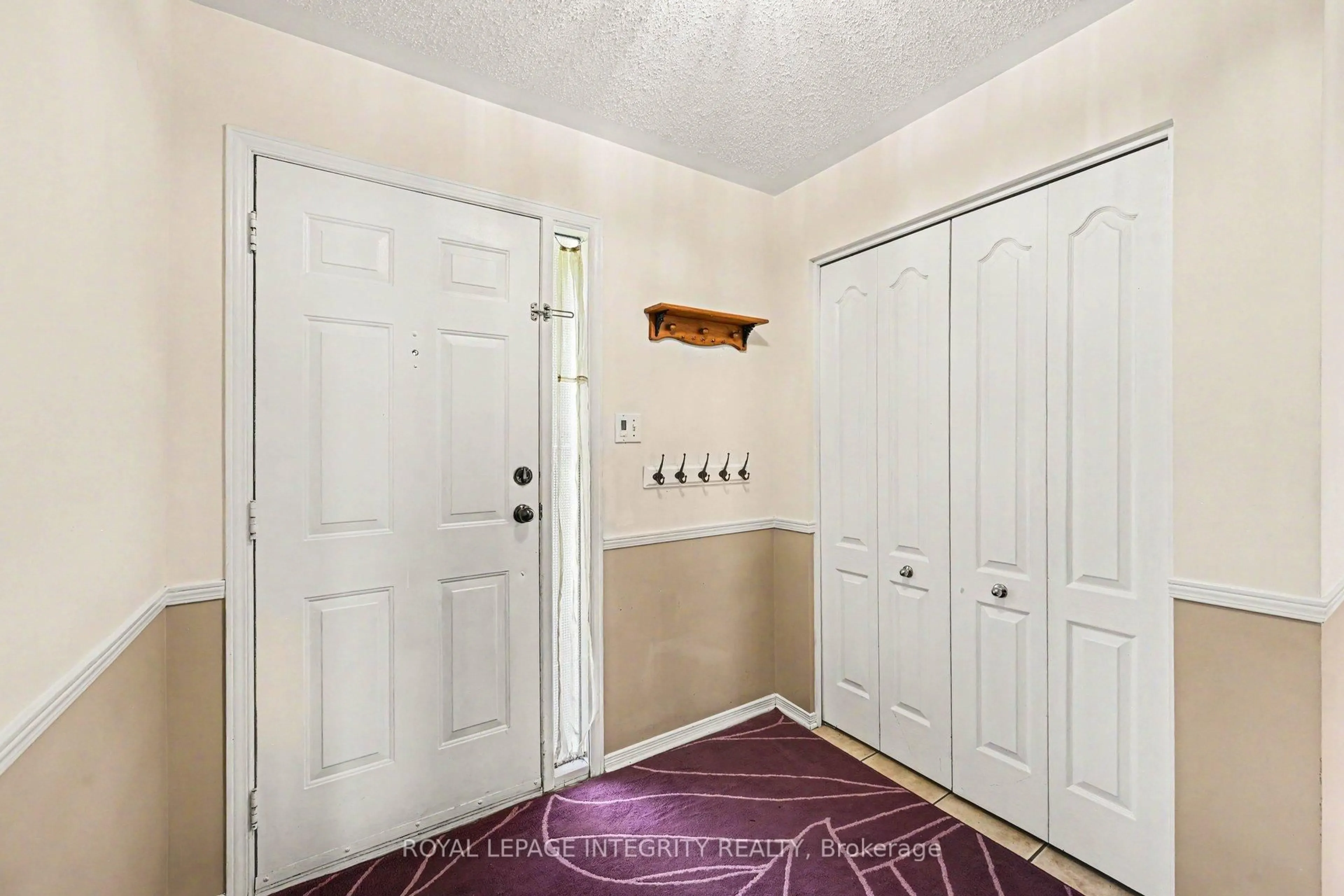 Indoor entryway for 168 Springwater Dr, Kanata Ontario K2M 2A1