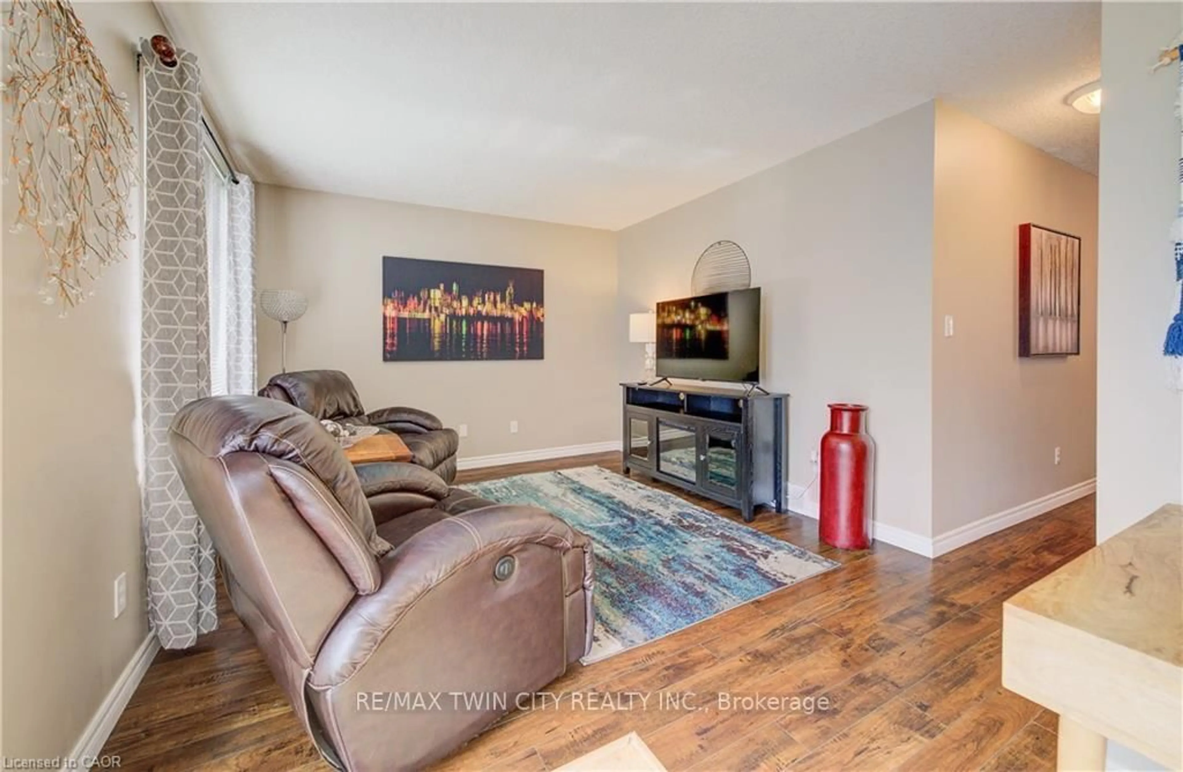 Living room with furniture, unknown for 30 Teeple St, Woodstock Ontario N4S 3Y7