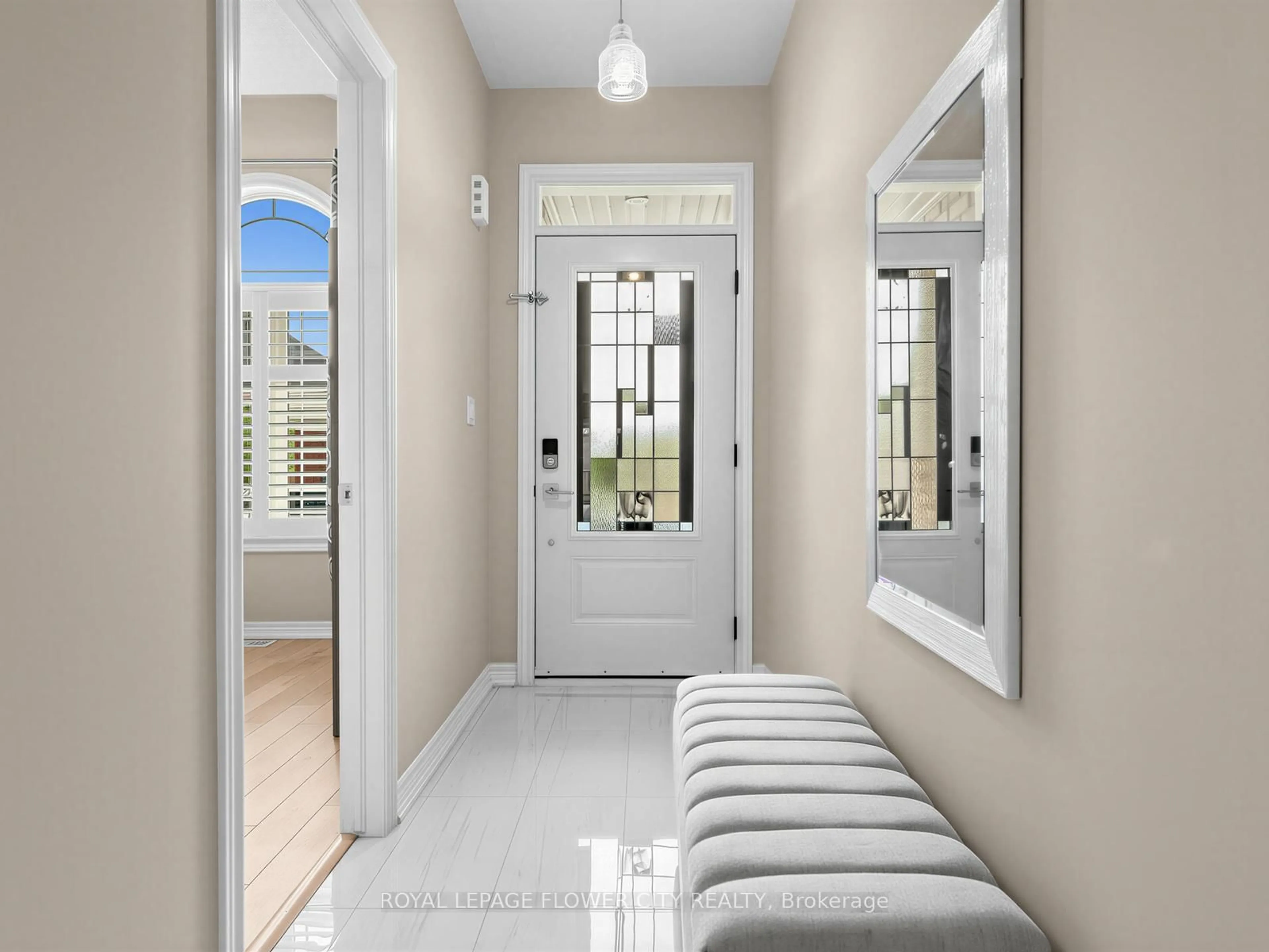 Indoor entryway for 42 Cittadella Blvd, Hamilton Ontario L0R 1P0
