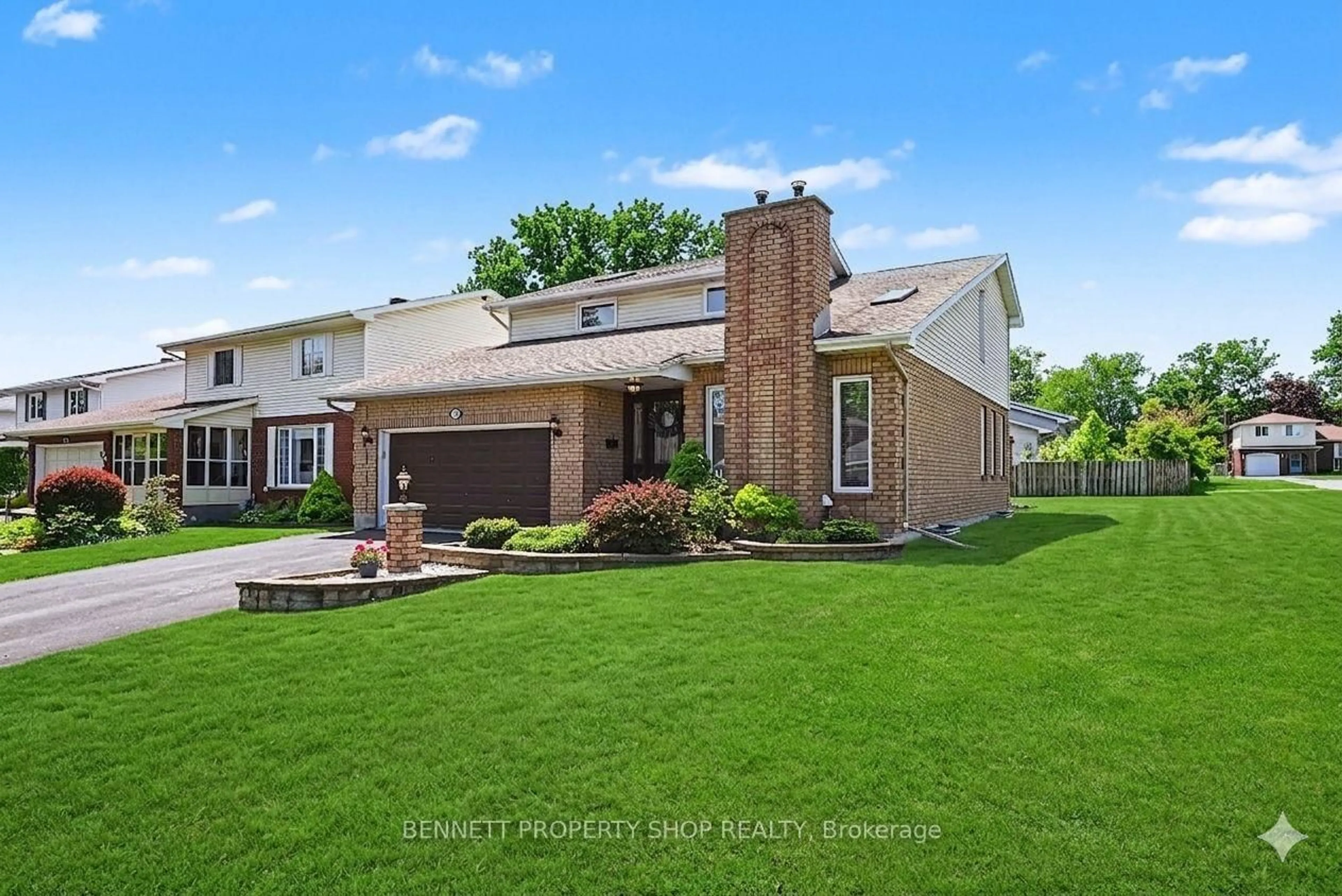 Home with brick exterior material, street for 875 Kenyon Cres, Cornwall Ontario K6H 6Z1