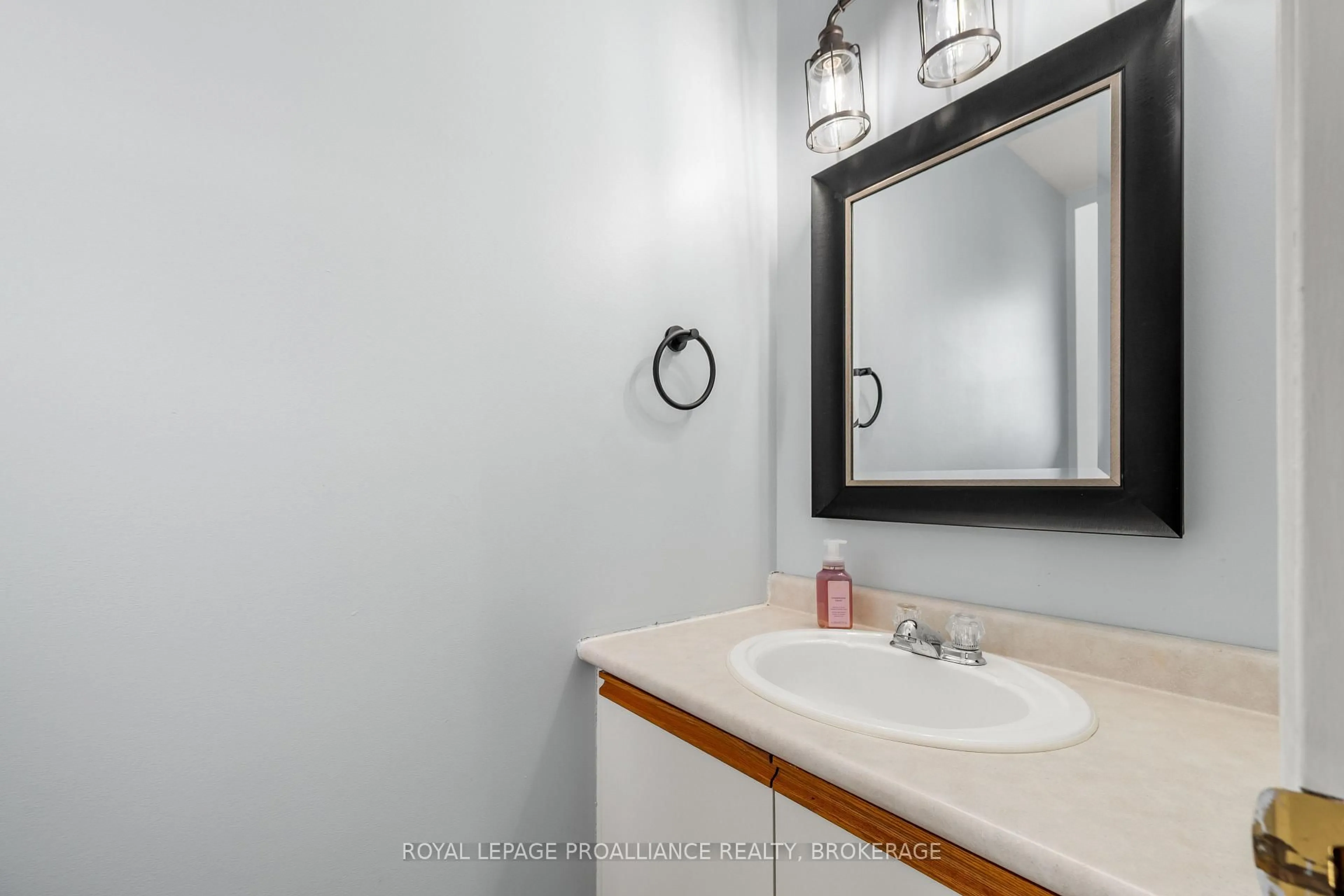 Standard bathroom, ceramic/tile floor for 81 Rose Abbey Dr, Kingston Ontario K7K 6V9