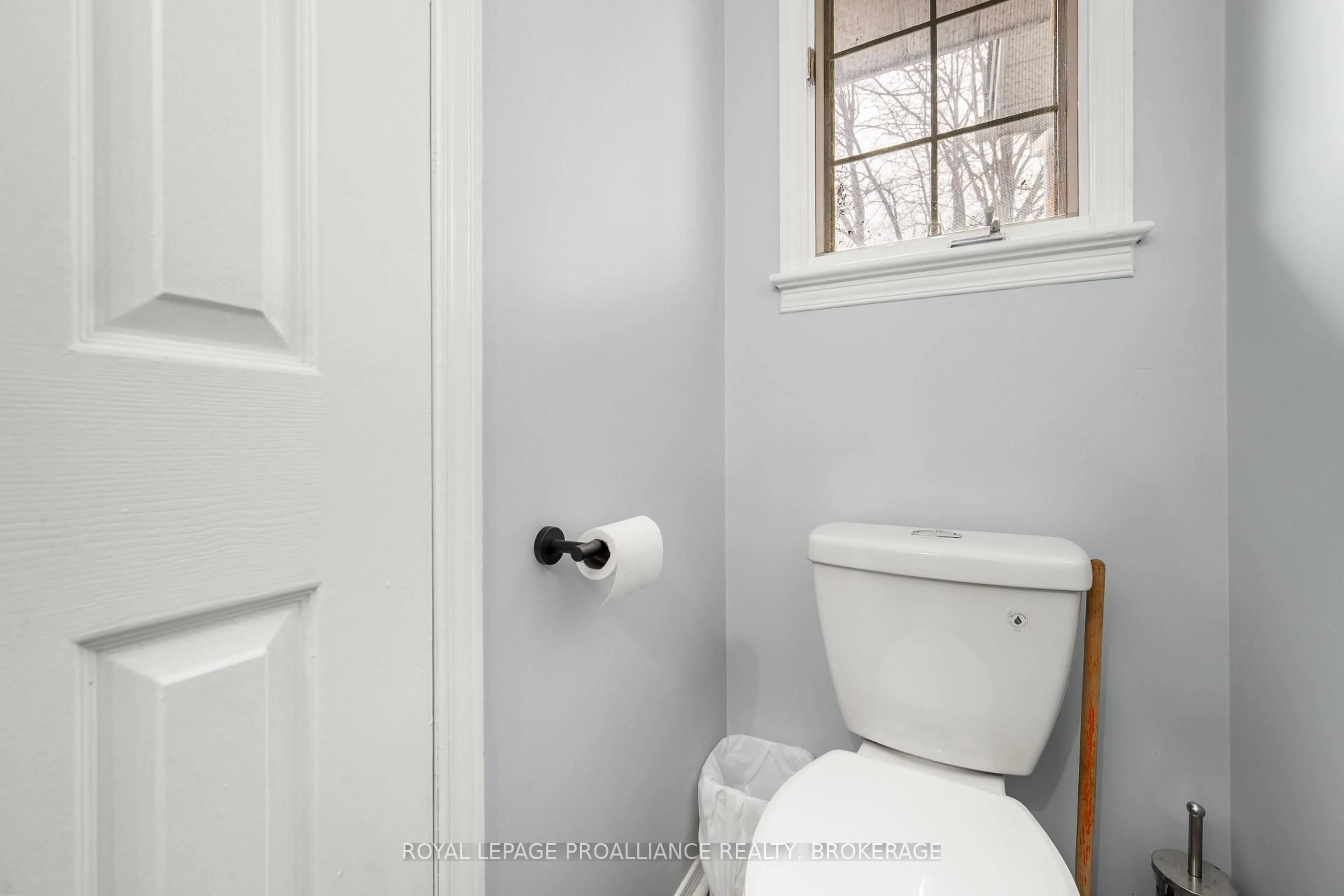 Standard bathroom, ceramic/tile floor for 81 Rose Abbey Dr, Kingston Ontario K7K 6V9
