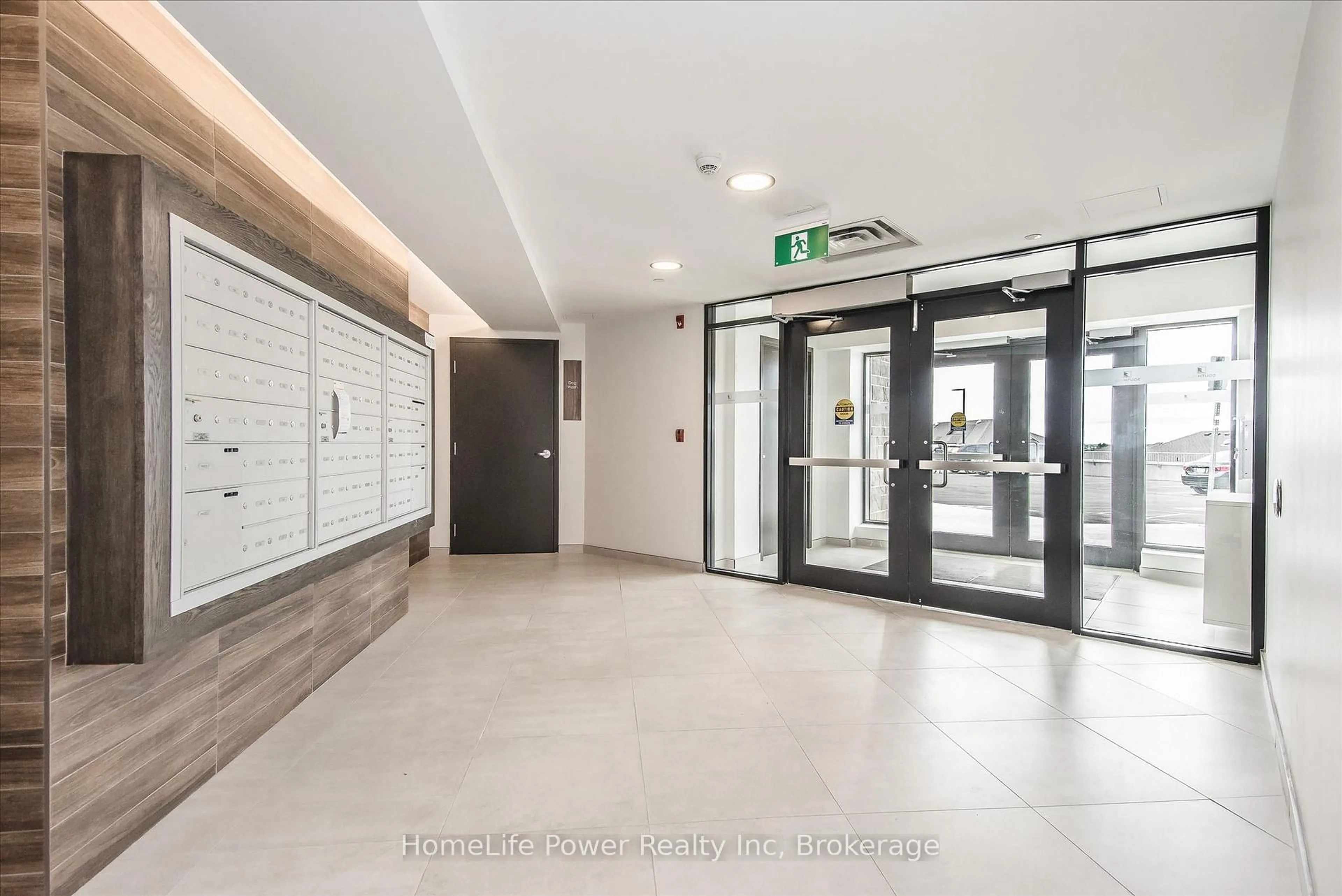 Indoor foyer for 332 Gosling Gdns #803, Guelph Ontario N1L 0P8