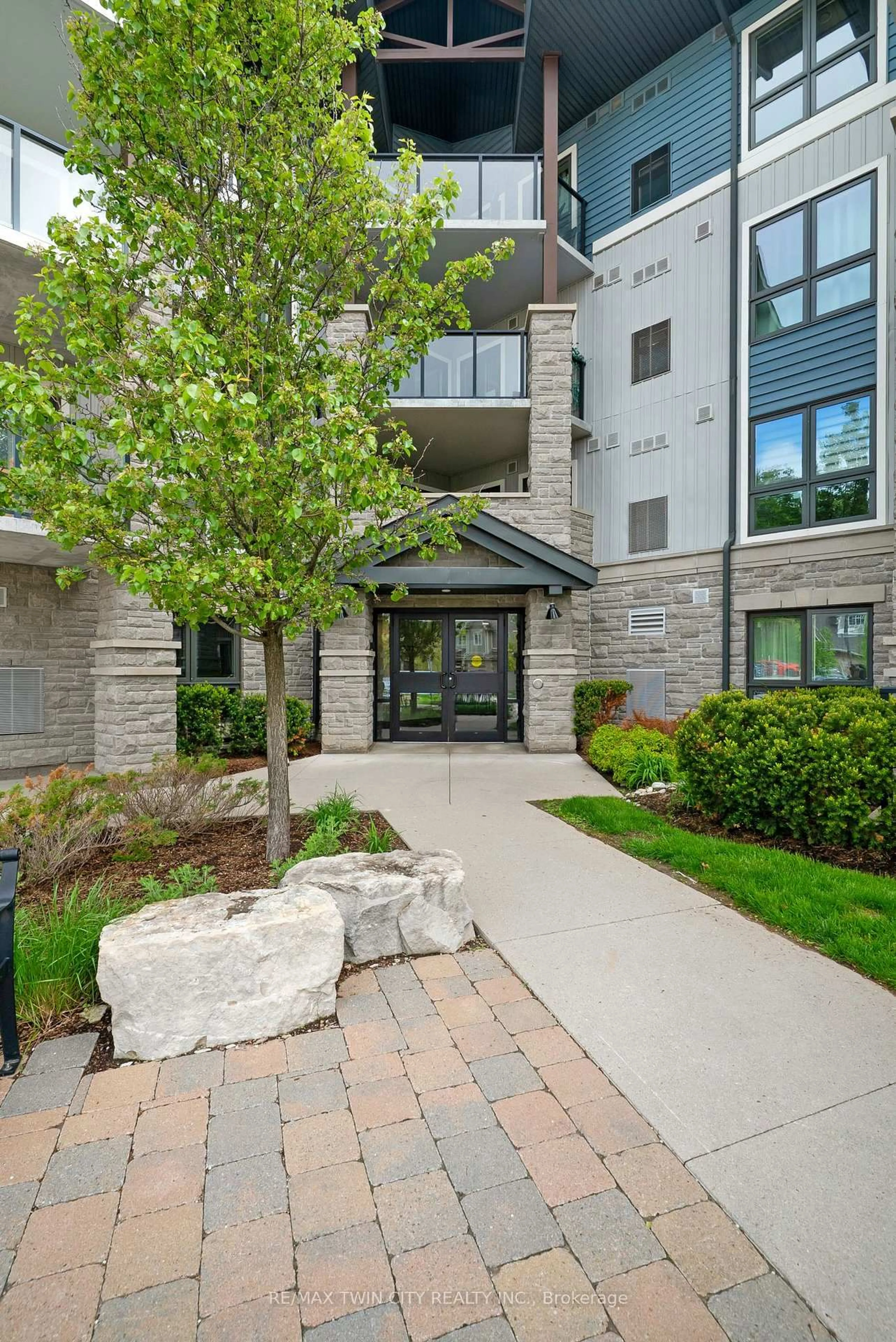 Unknown for 50 Bryan Crt #LL06, Kitchener Ontario N2A 4N4