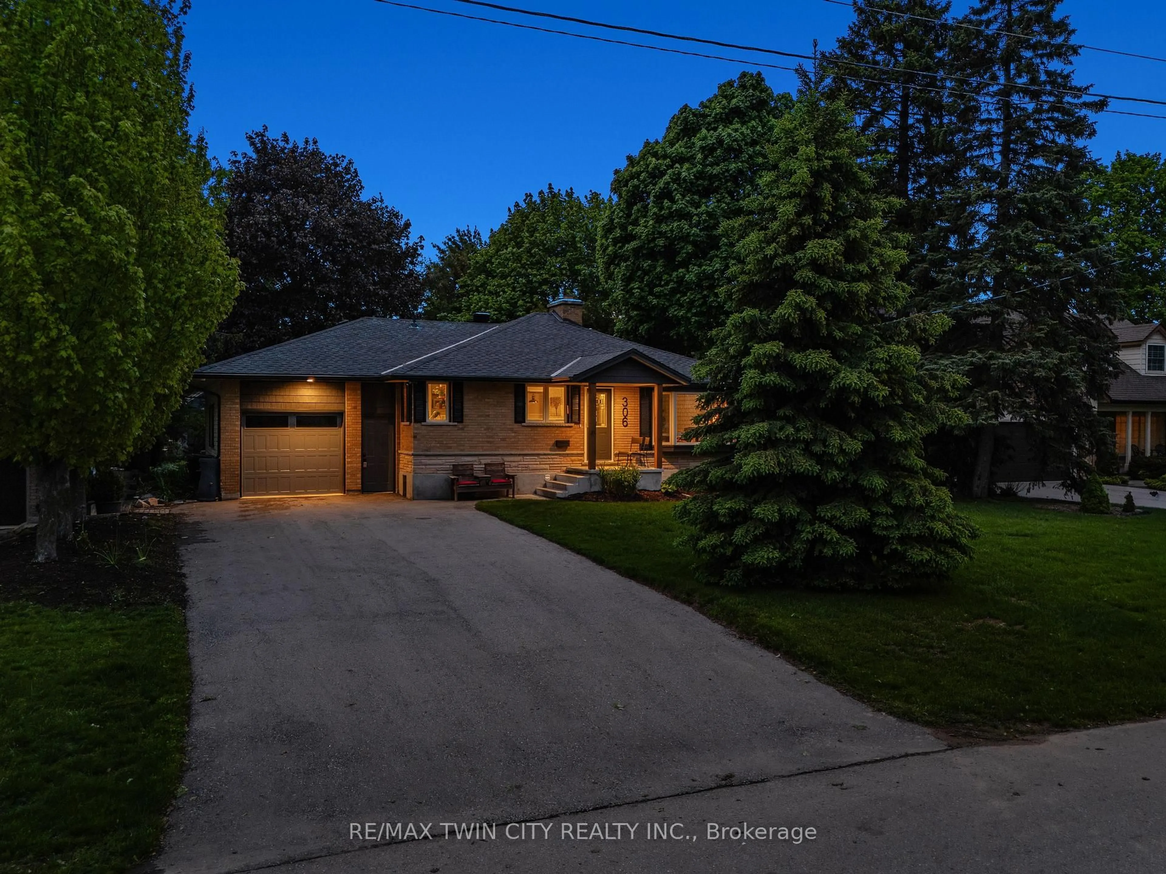 A pic from outside/outdoor area/front of a property/back of a property/a pic from drone, street for 306 Normandy Ave, Waterloo Ontario N2K 1X7