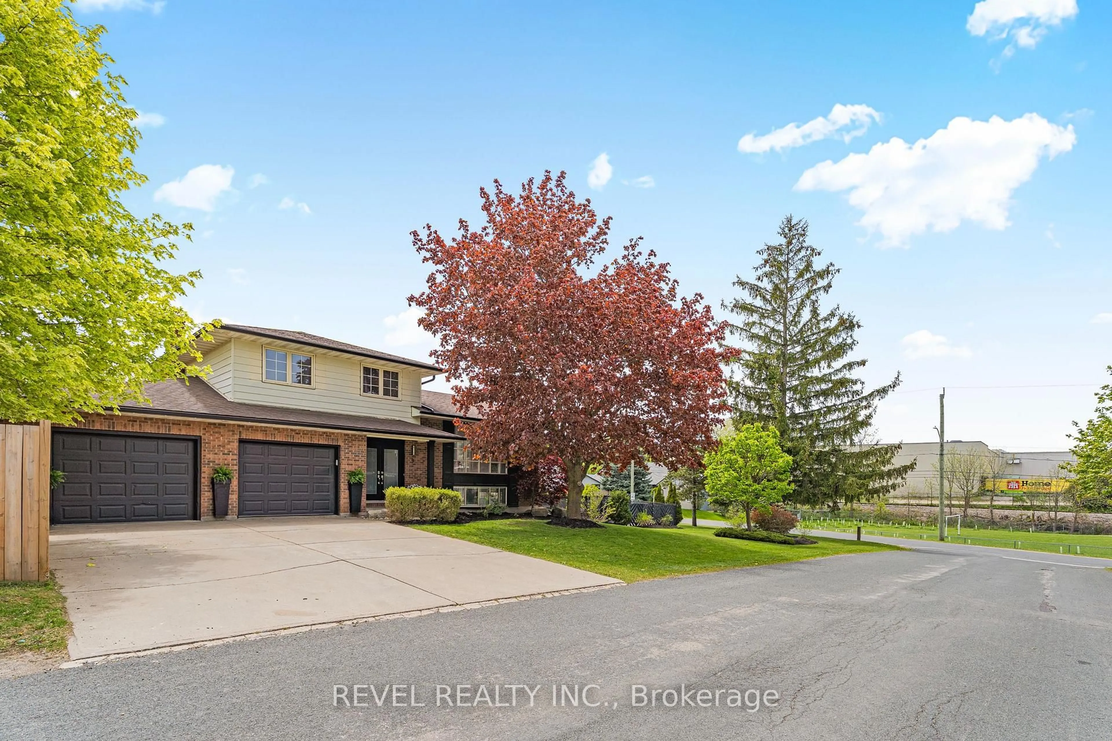 A pic from outside/outdoor area/front of a property/back of a property/a pic from drone, street for 9 High Crest Lane, Woolwich Ontario N0B 2N0