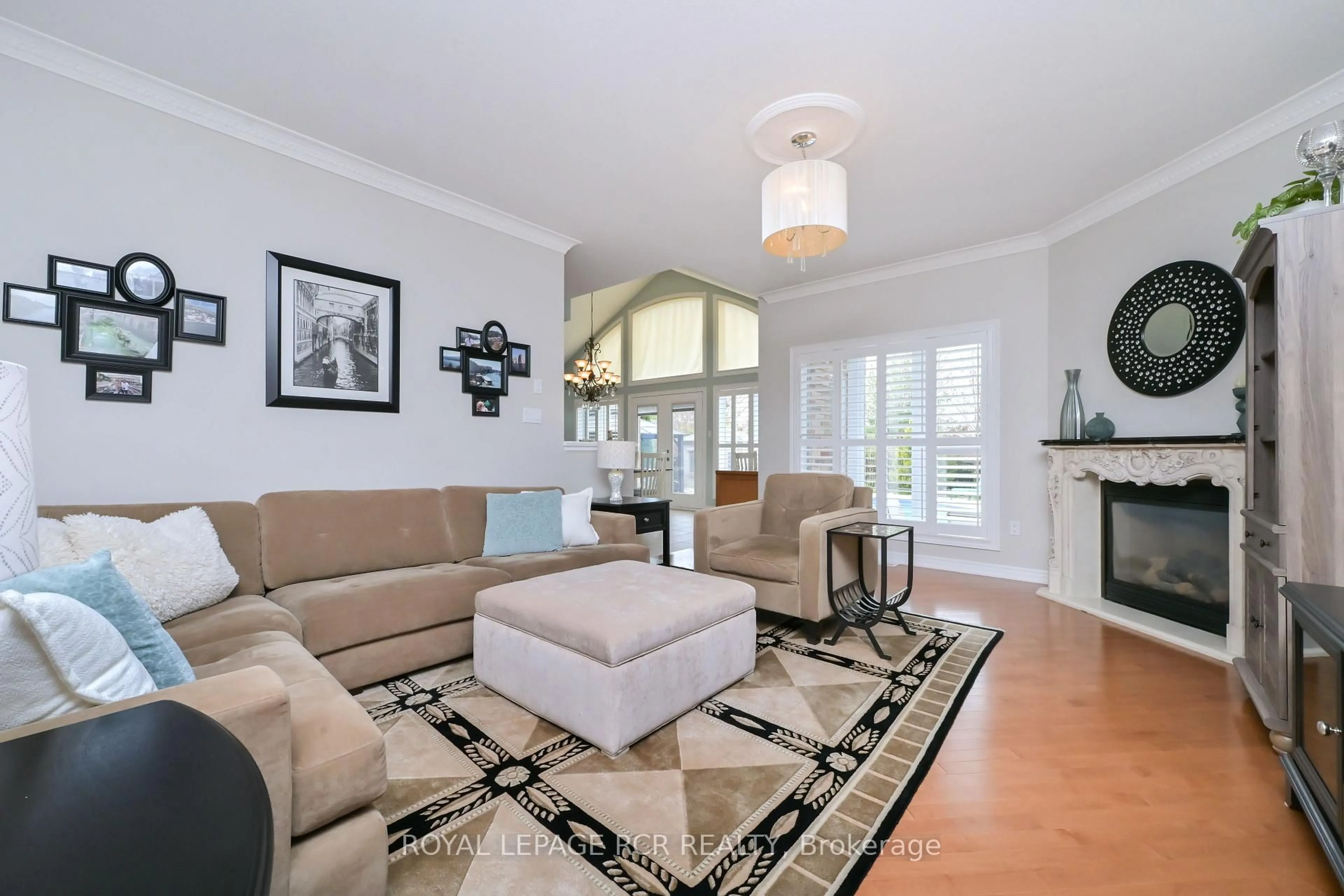Living room with furniture, unknown for 27 Island Lake Rd, Mono Ontario L9W 5K3