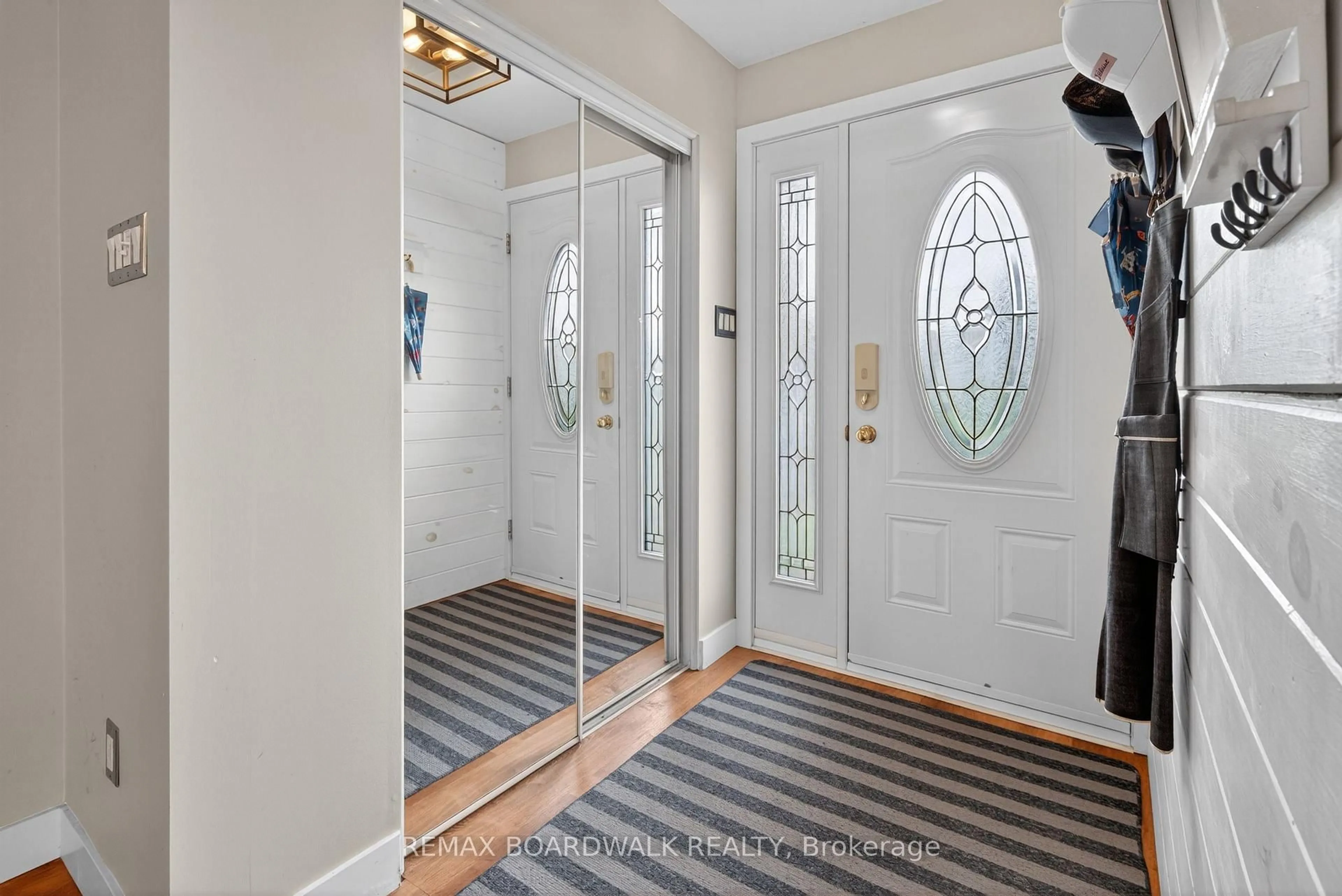 Indoor entryway for 13 Alice St, Casselman Ontario K0A 1M0