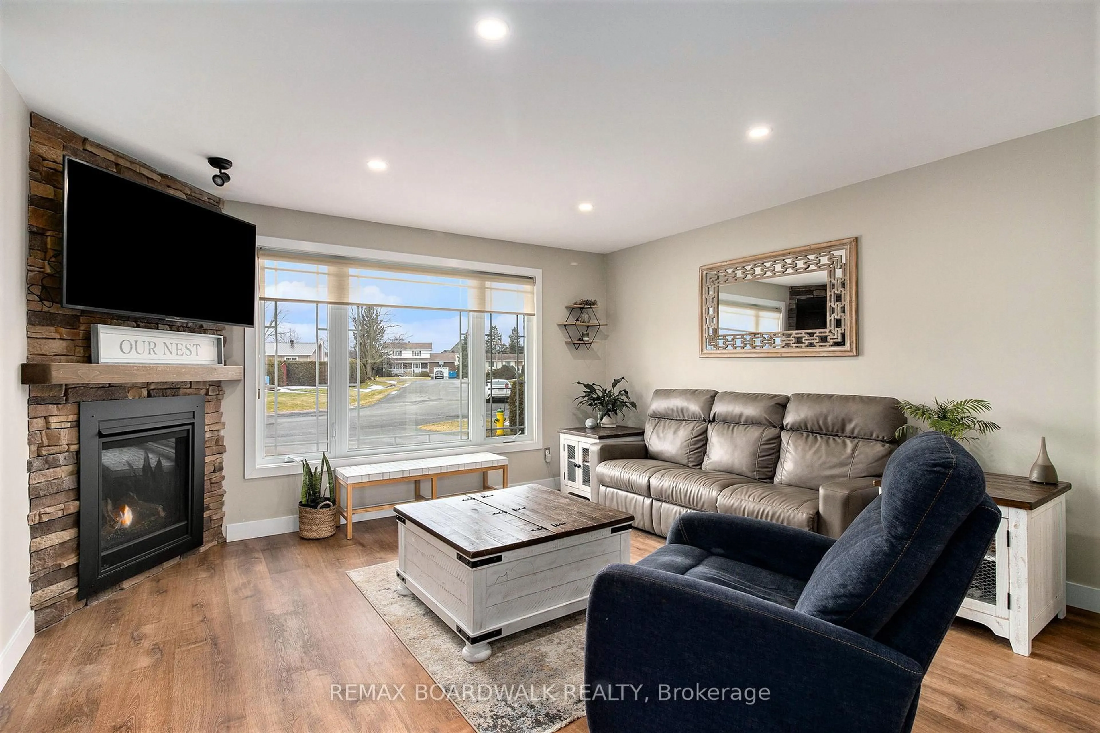 Living room with furniture, wood/laminate floor for 13 Alice St, Casselman Ontario K0A 1M0