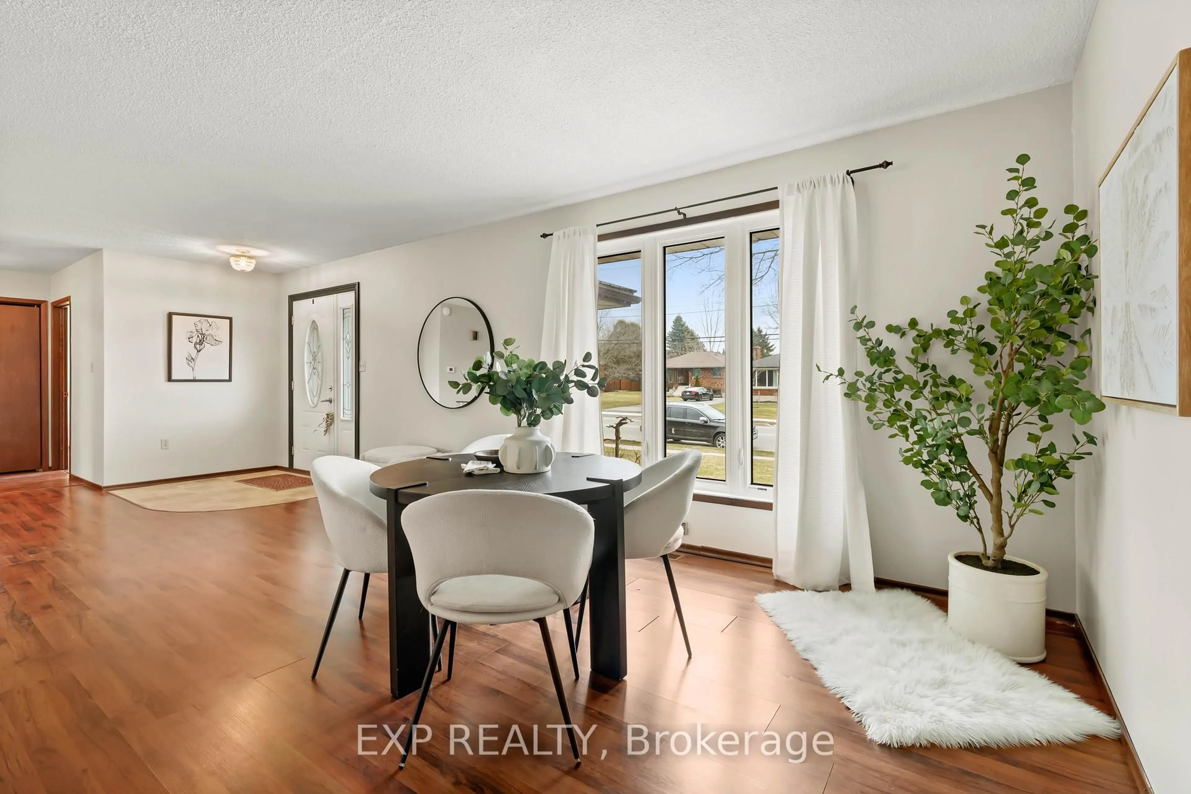 Dining room, wood/laminate floor for 308 John St, Aylmer Ontario N5H 2E2