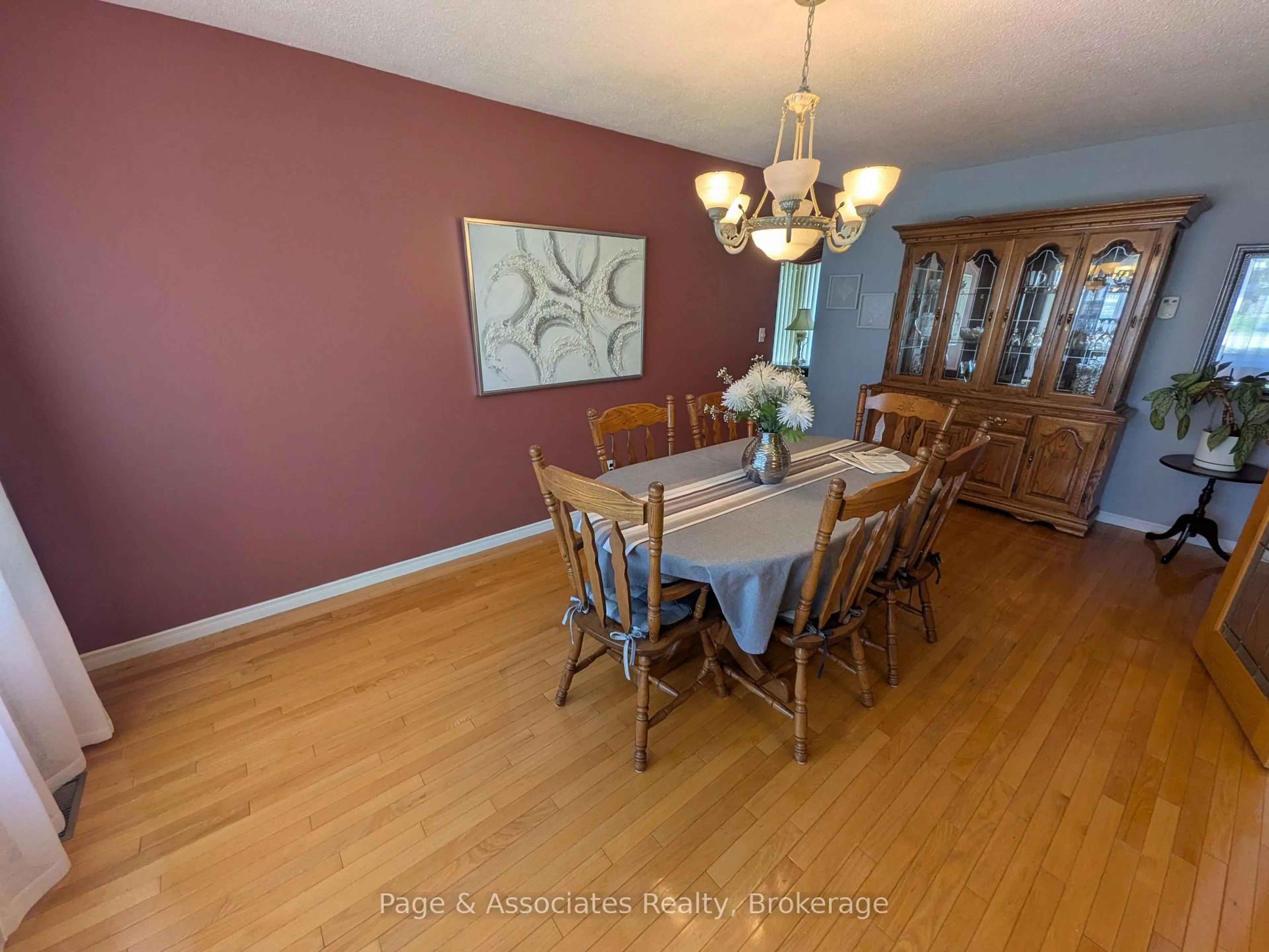 Dining room, wood/laminate floor for 174 Bourgault St, West Nipissing Ontario P2B 1T9