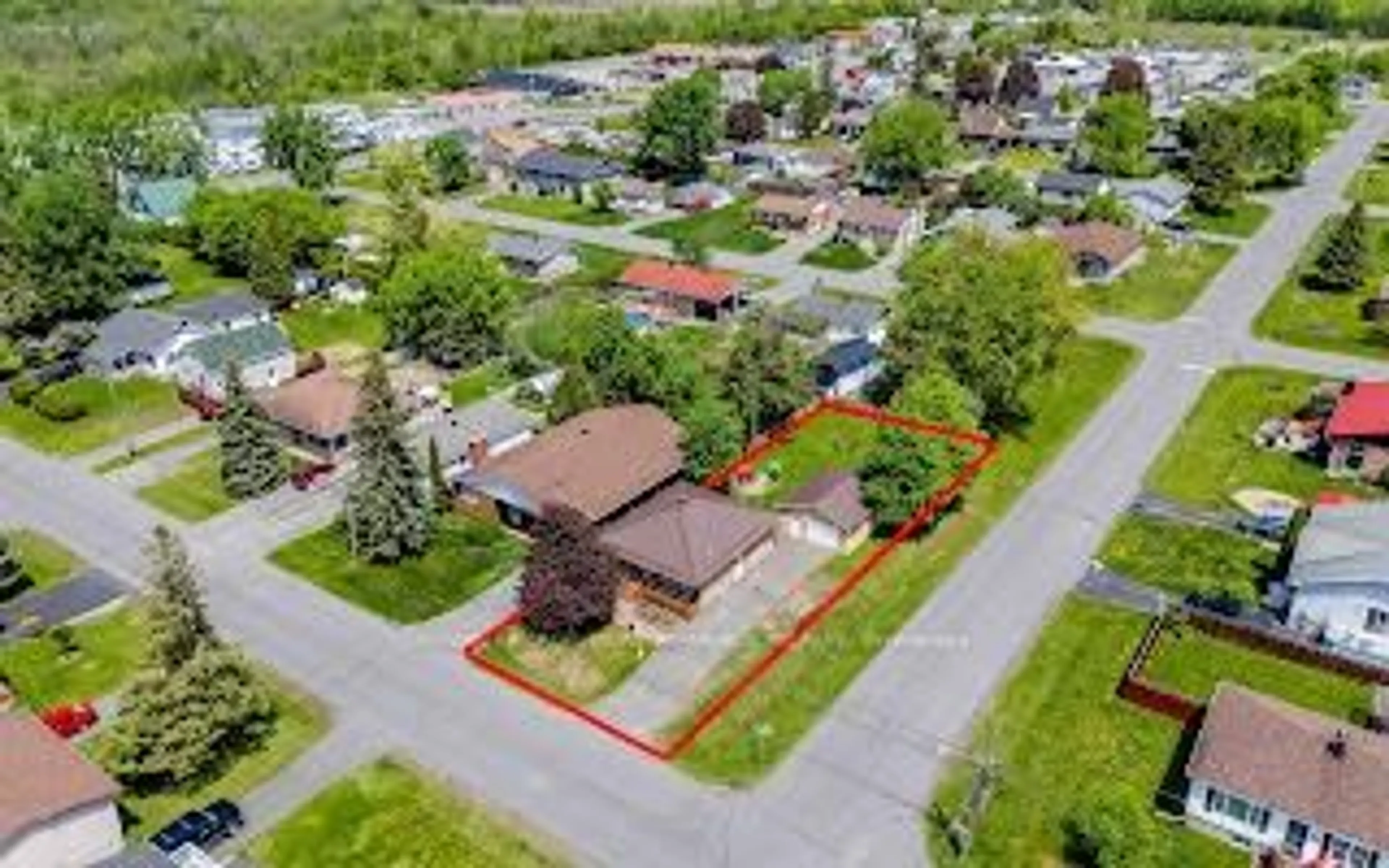 A pic from outside/outdoor area/front of a property/back of a property/a pic from drone, street for 3301 Ross Ave, Cornwall Ontario K6K 1G3