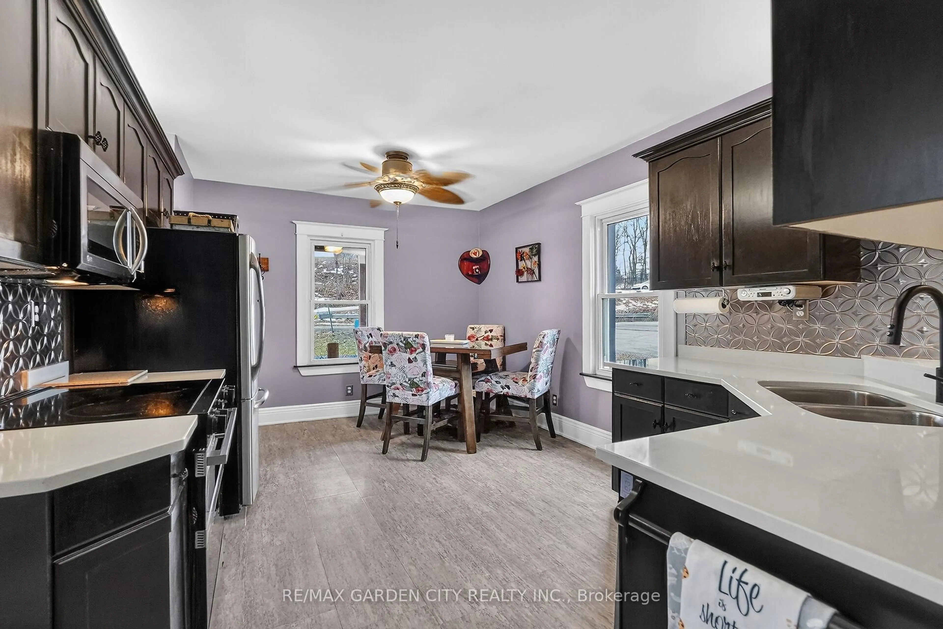 Open concept kitchen, ceramic/tile floor for 3745 King St, Lincoln Ontario L0R 2C0