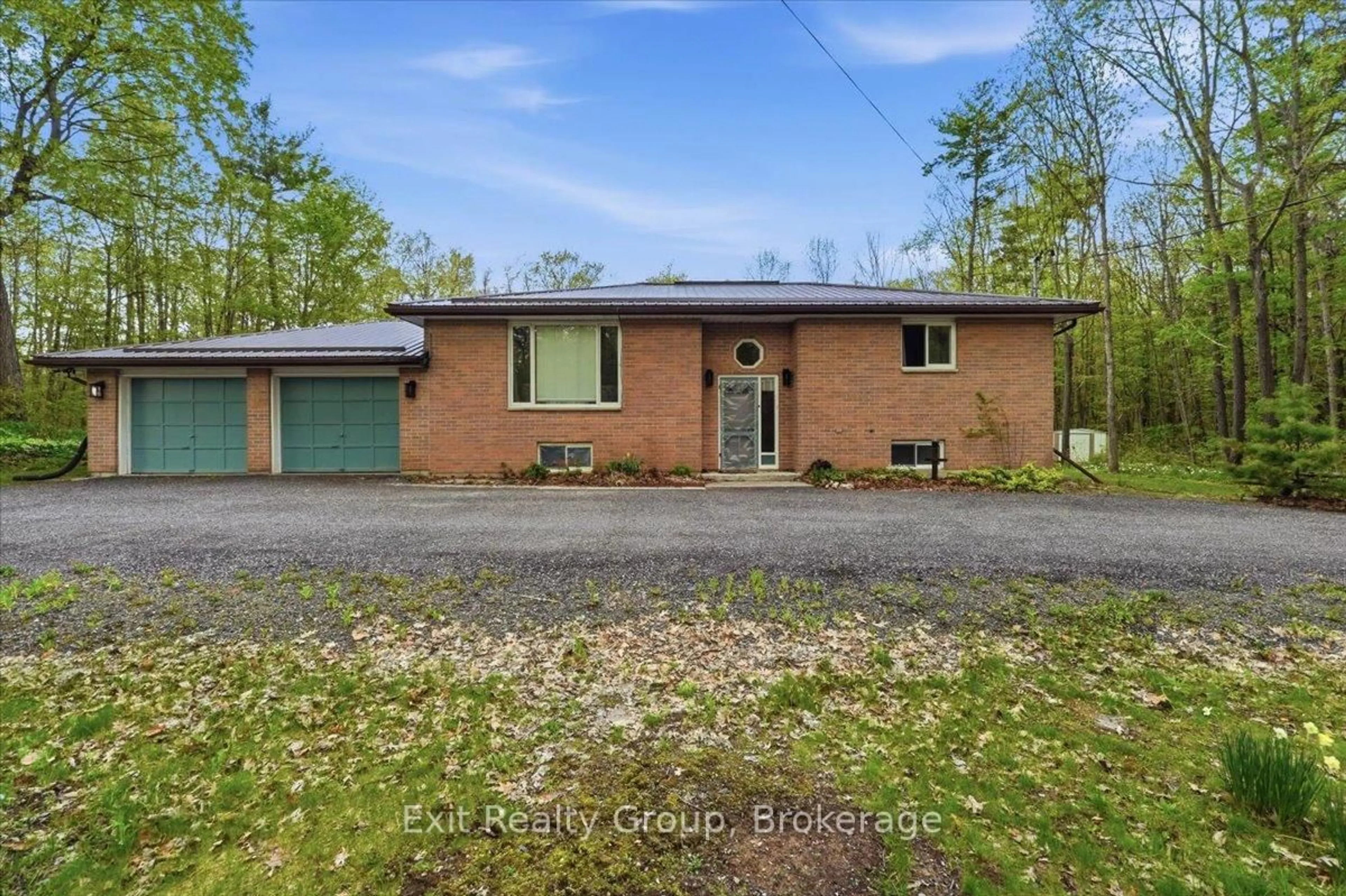 A pic from outside/outdoor area/front of a property/back of a property/a pic from drone, unknown for 139 Marble Point Rd, Limoges Ontario K0K 2M0