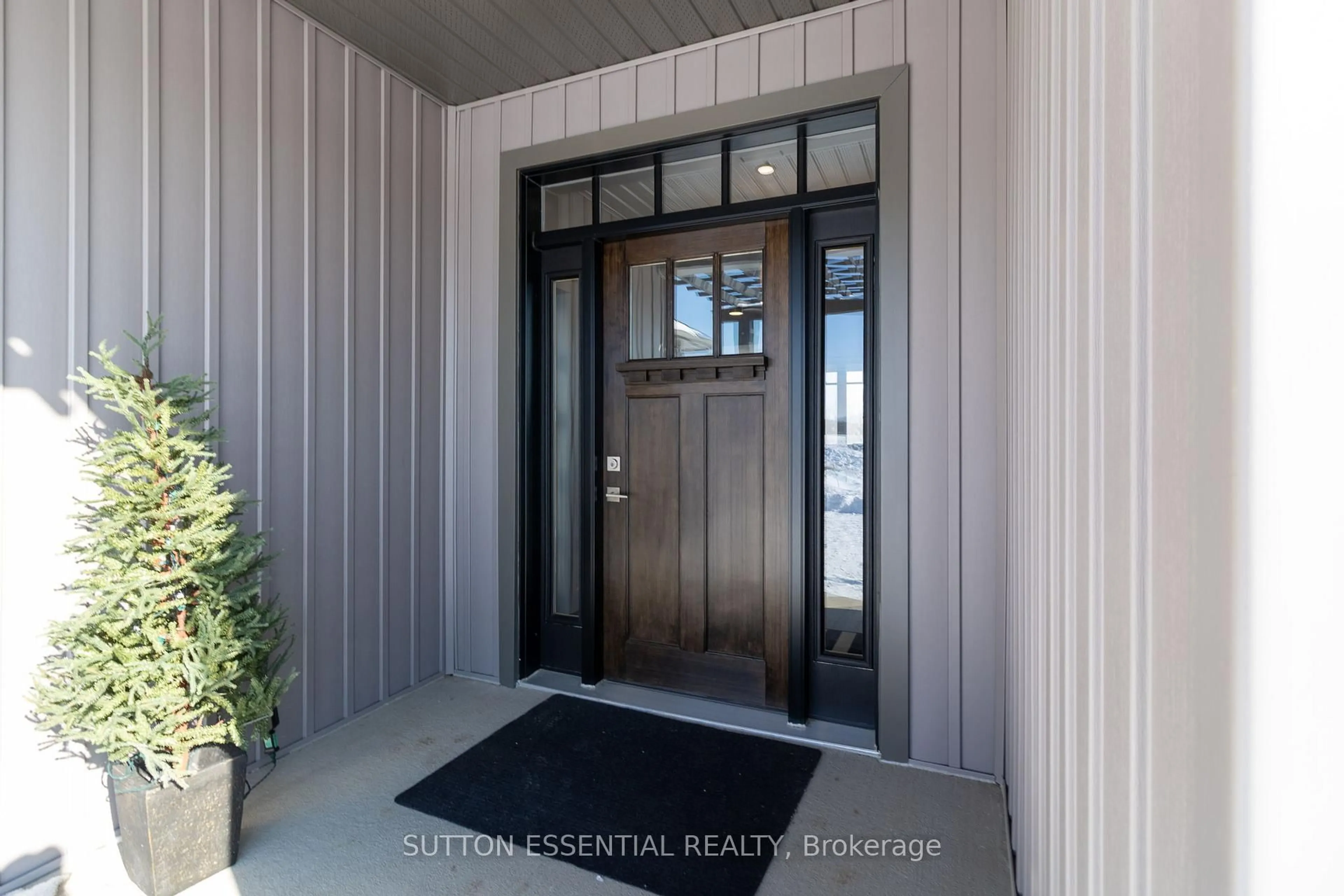 Indoor entryway for 3 APPALOOSA Path, Augusta Ontario K6V 5T2