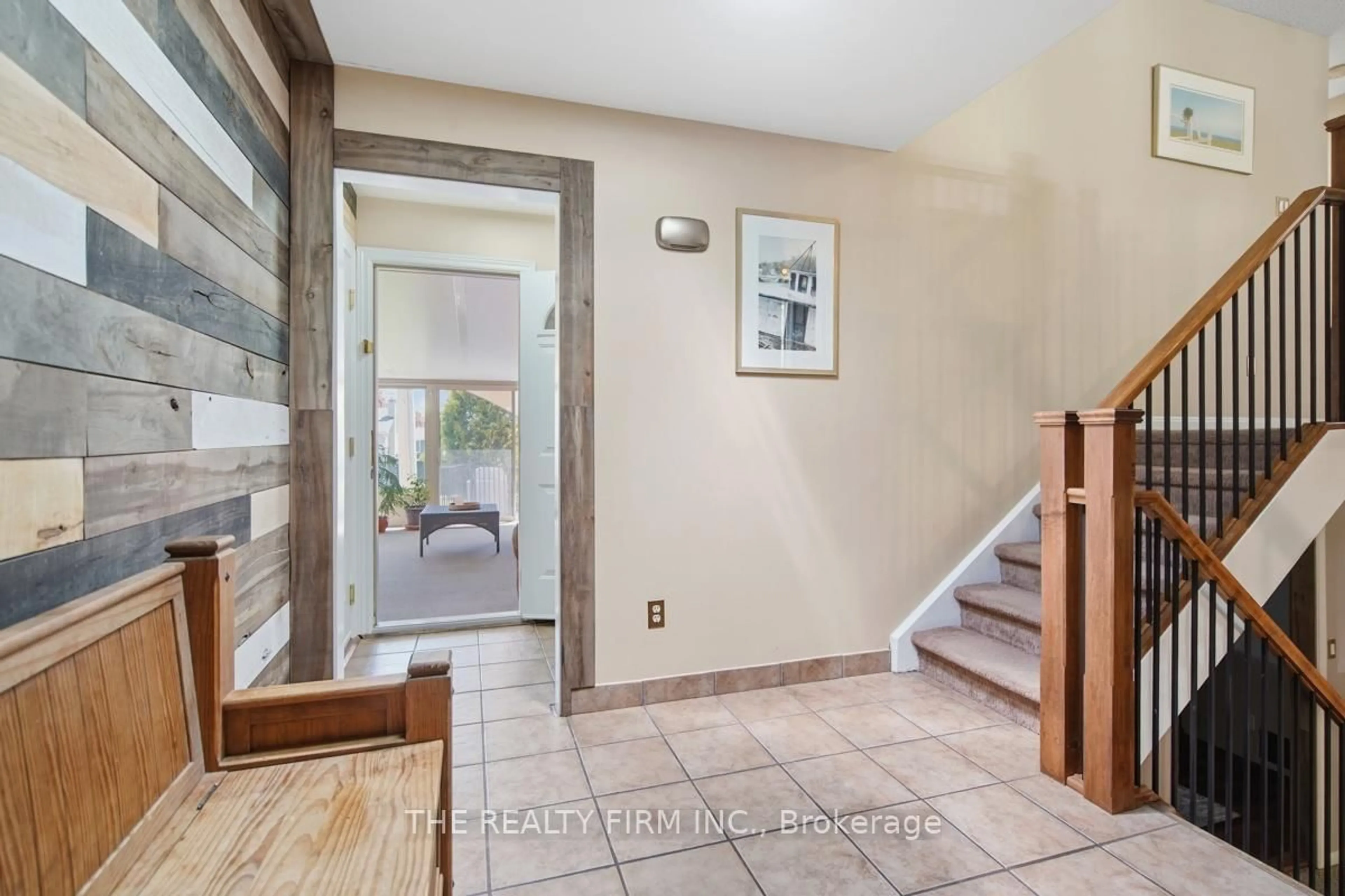 Indoor entryway for 742 Cranbrook Rd, London South Ontario N6K 1W9