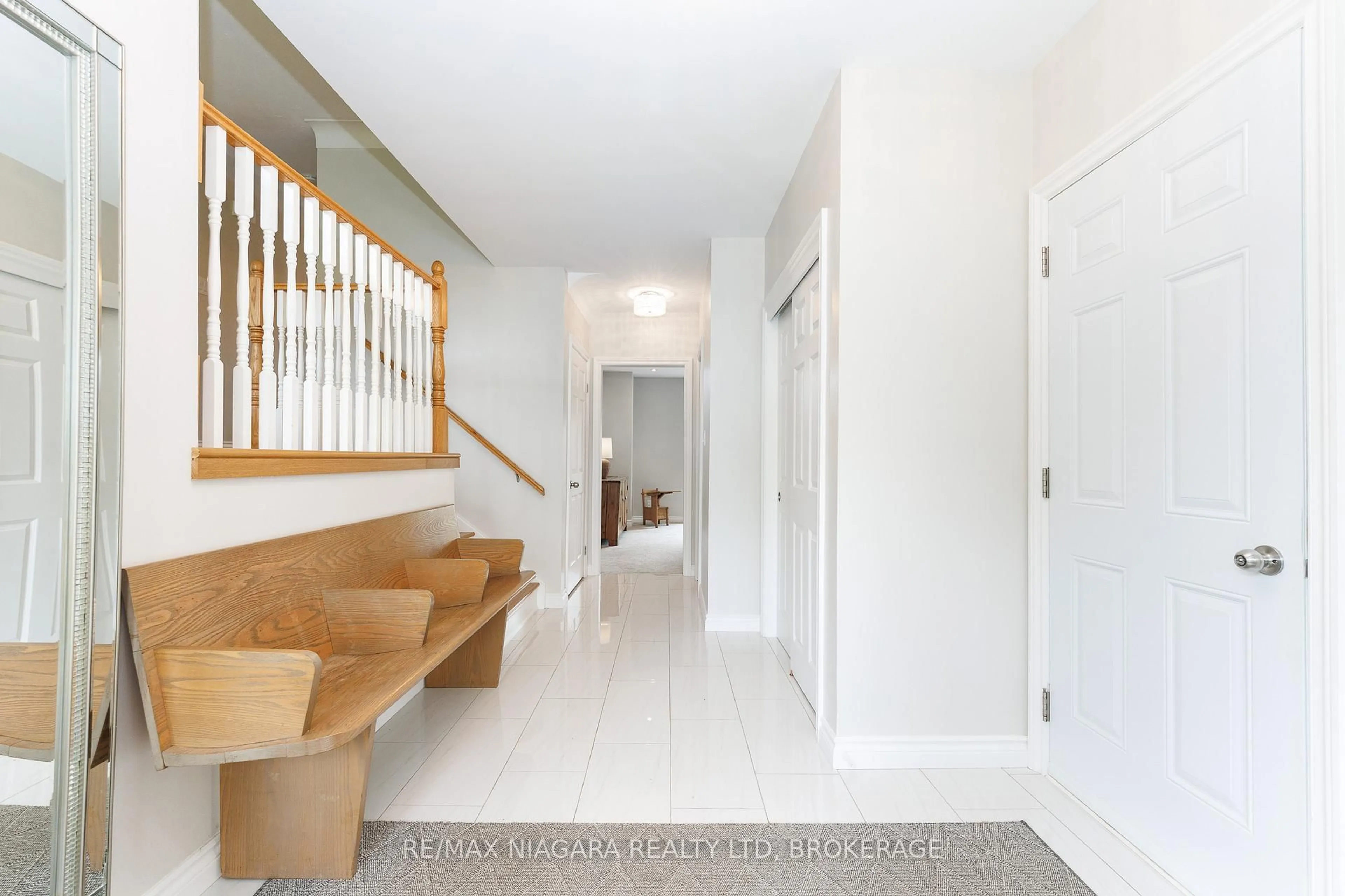 Indoor entryway for 162 Pancake Lane, Pelham Ontario L0S 1E2