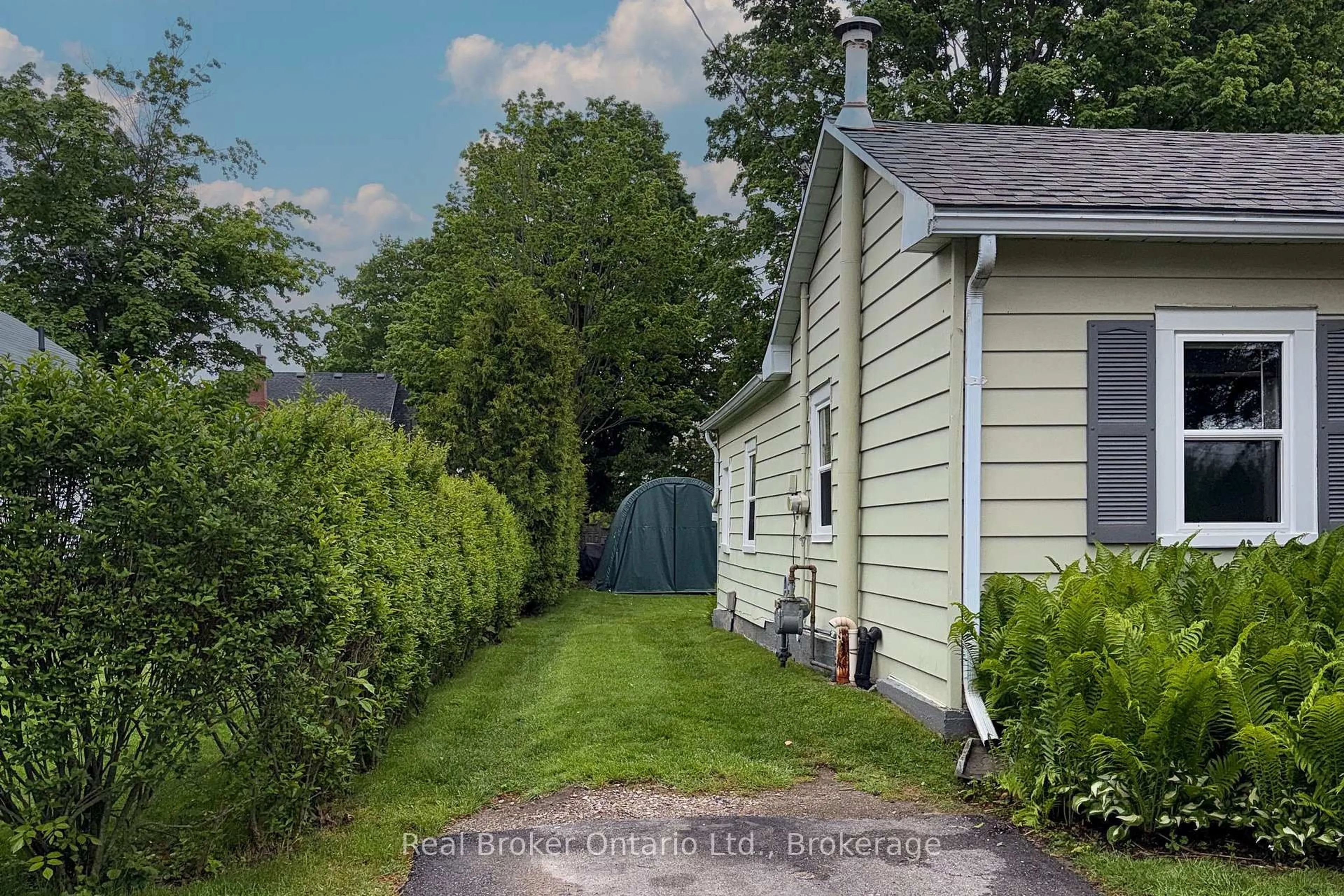 Shed for 12 Spencer St, Brant Ontario N3L 1W4