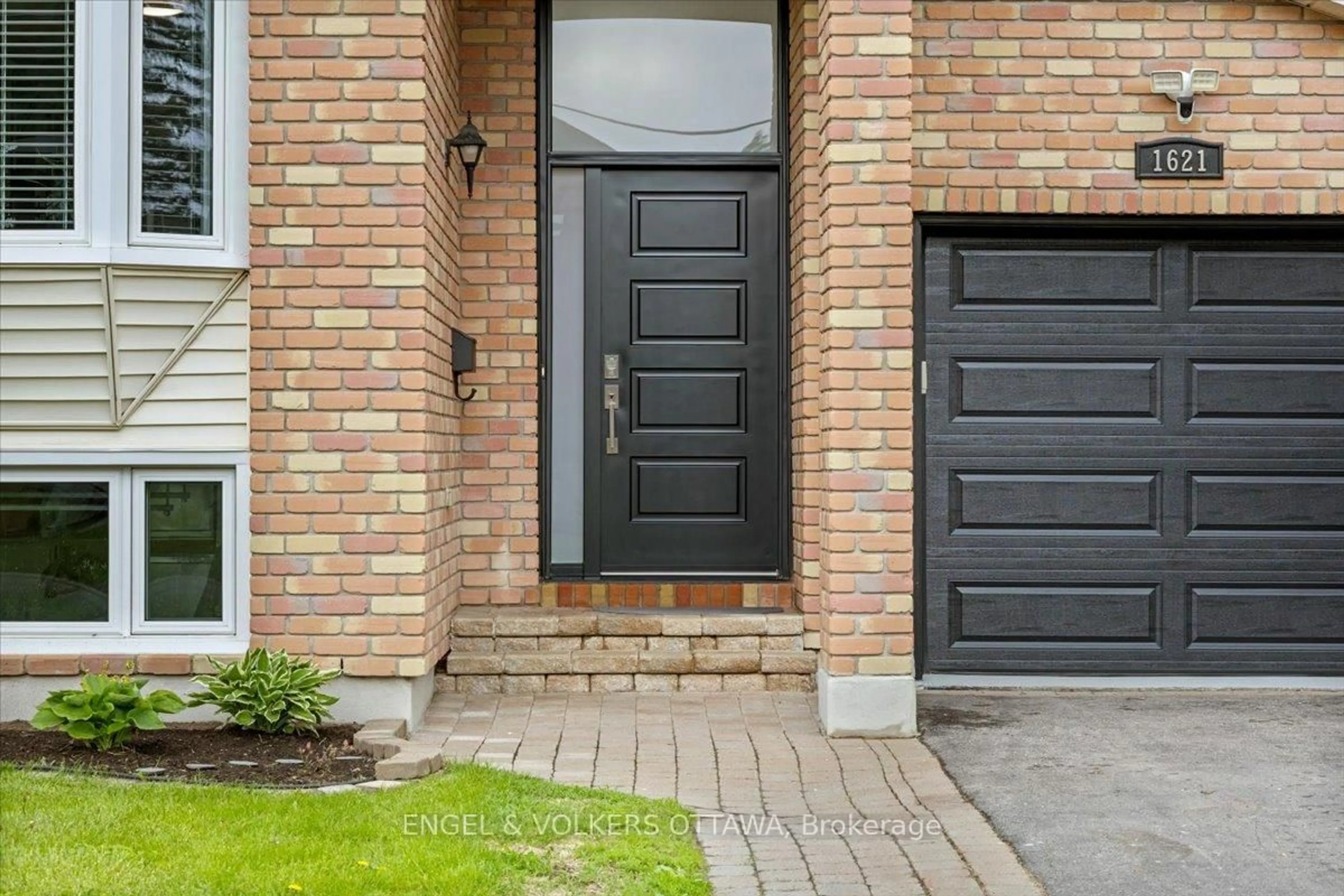 Home with brick exterior material, street for 1621 Boyer Rd, Ottawa Ontario K1C 3H5