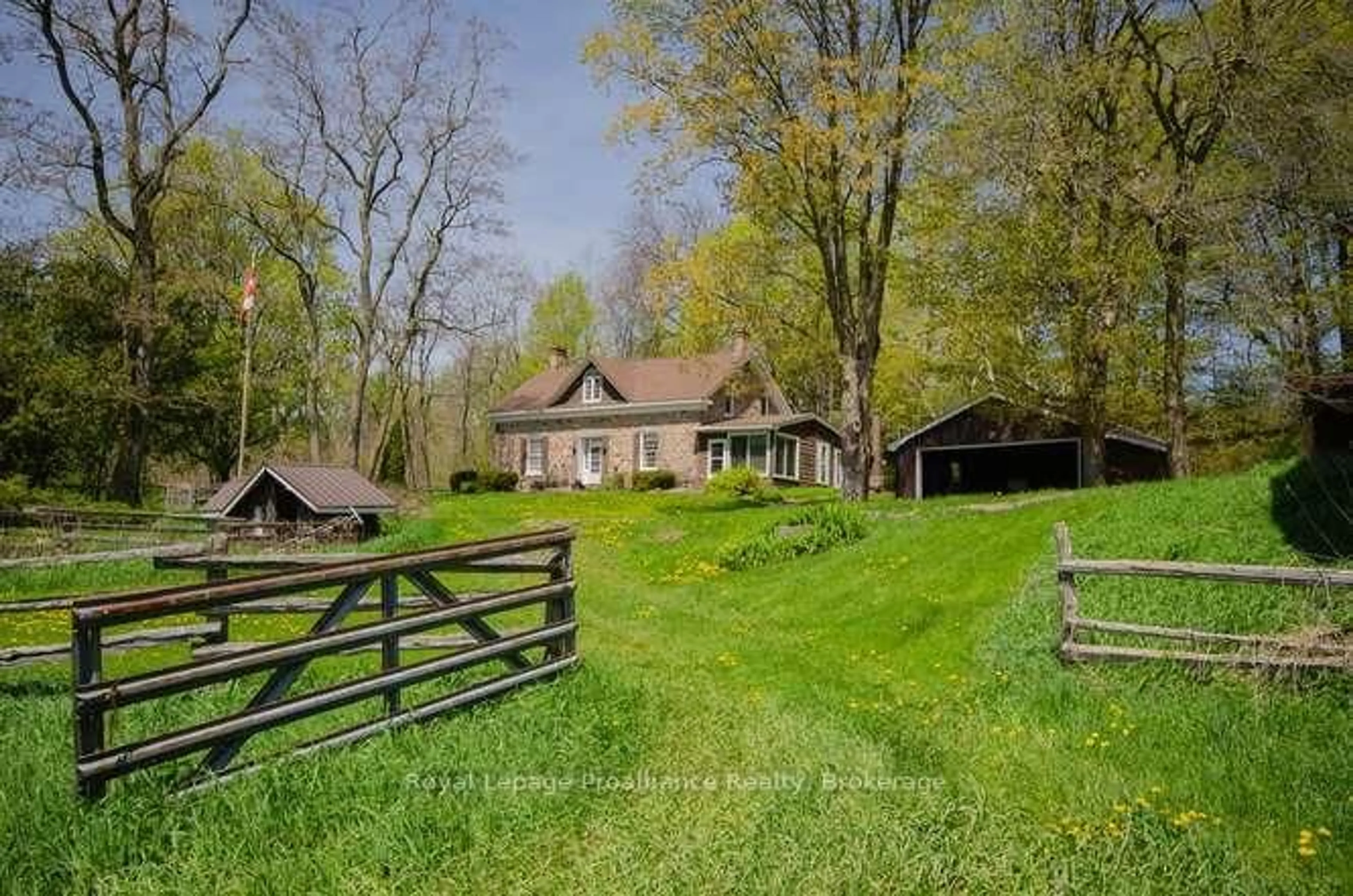 A pic from outside/outdoor area/front of a property/back of a property/a pic from drone, unknown for 3427 Roebuck Rd, Hamilton Township Ontario K0K 1C0