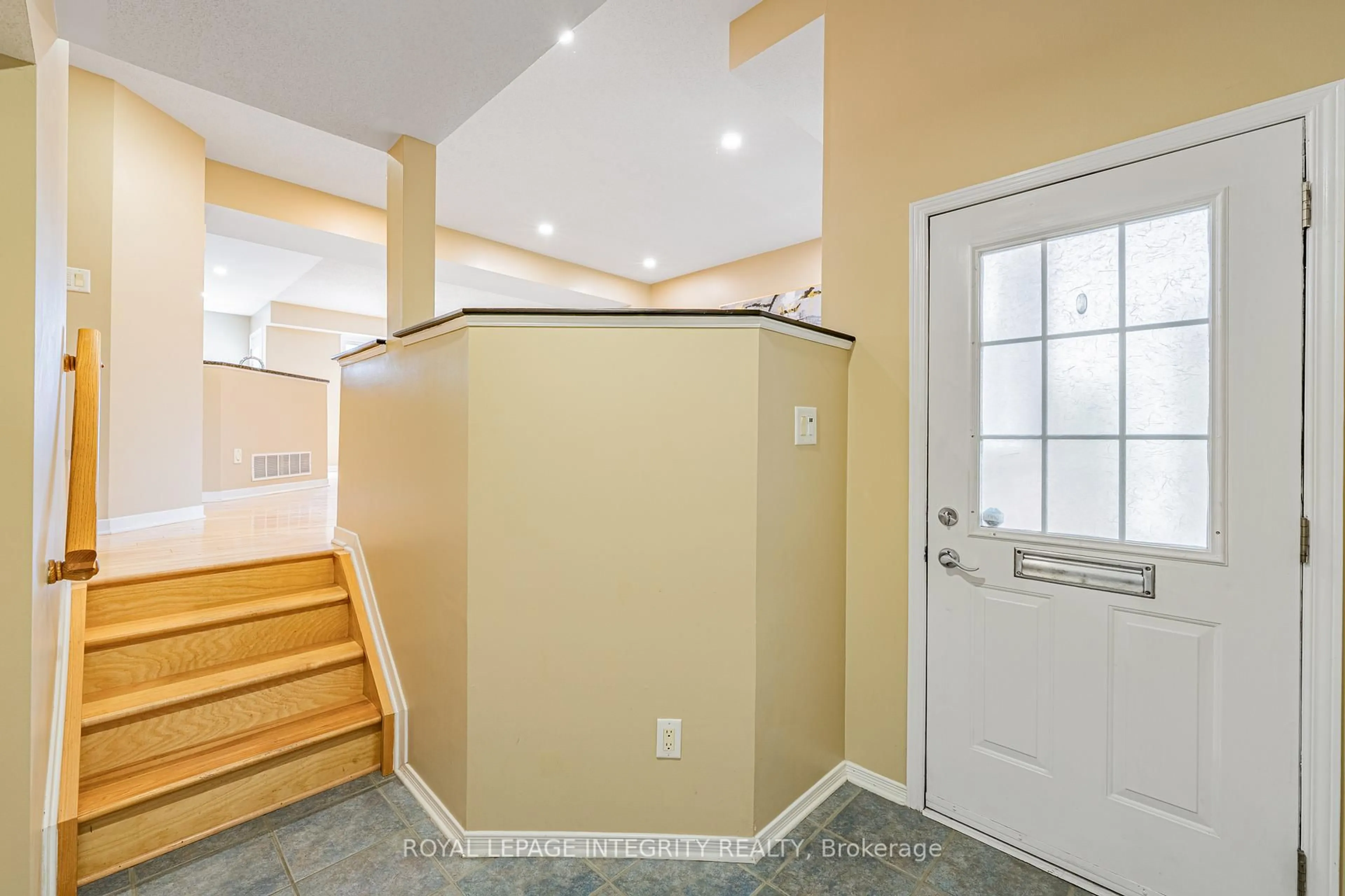 Unknown for 1213 CLYDE Ave, Ottawa Ontario K2C 1Y3