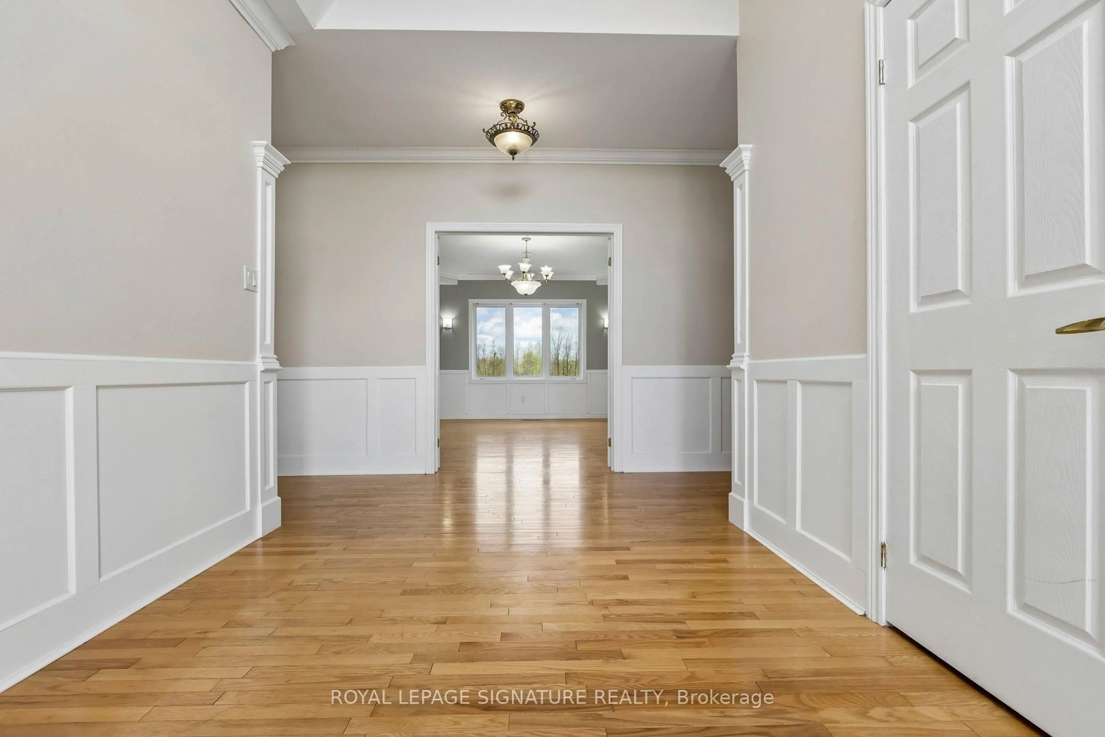 Indoor foyer for 64256 Dufferin County Rd #3, East Garafraxa Ontario L9W 7J4