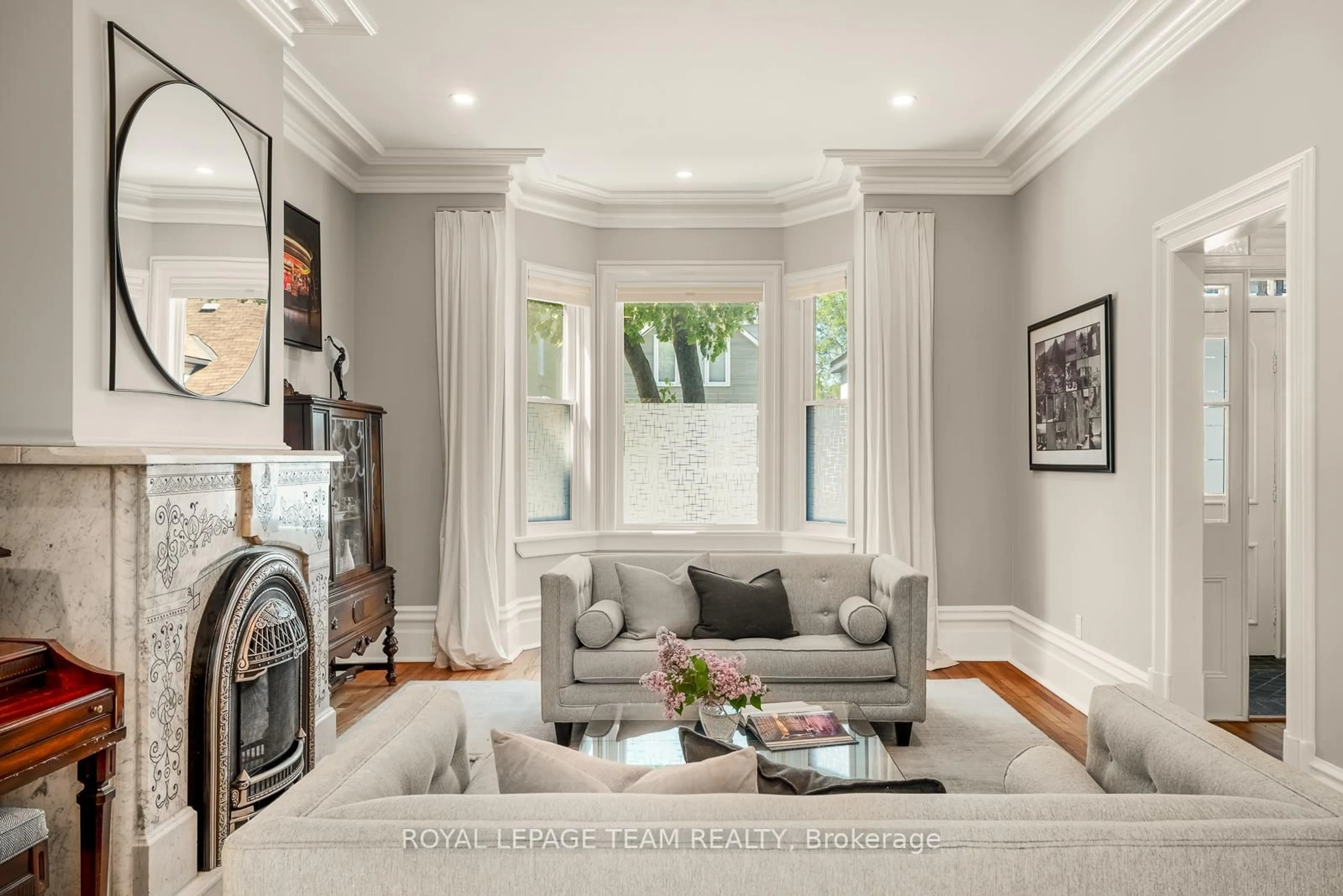 Living room with furniture, unknown for 150 GUIGUES Ave, Ottawa Ontario K1N 5H9
