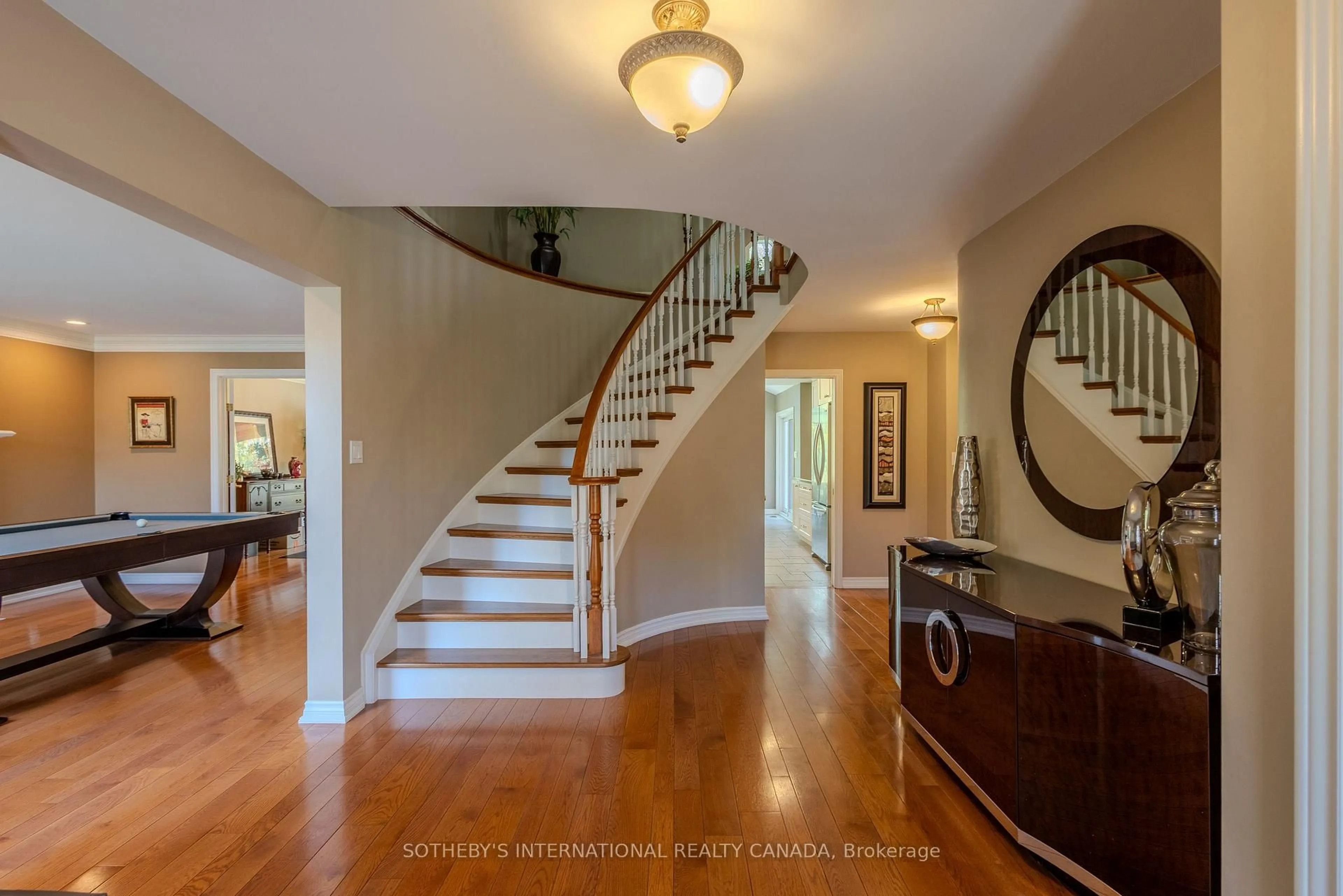 Indoor foyer for 23 FRANCIS CREEK Blvd, St. Catharines Ontario L2W 1B1