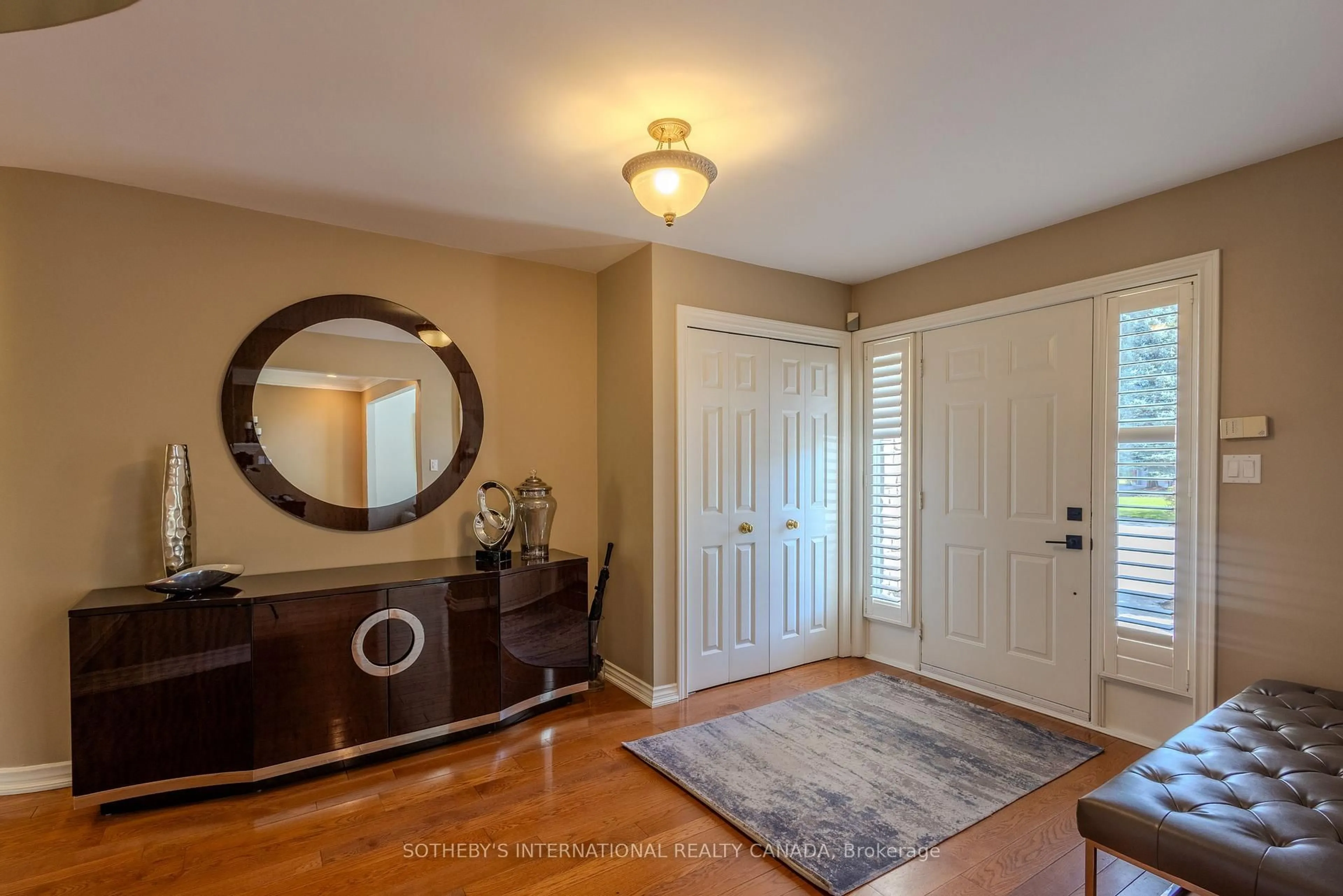 Indoor entryway for 23 FRANCIS CREEK Blvd, St. Catharines Ontario L2W 1B1