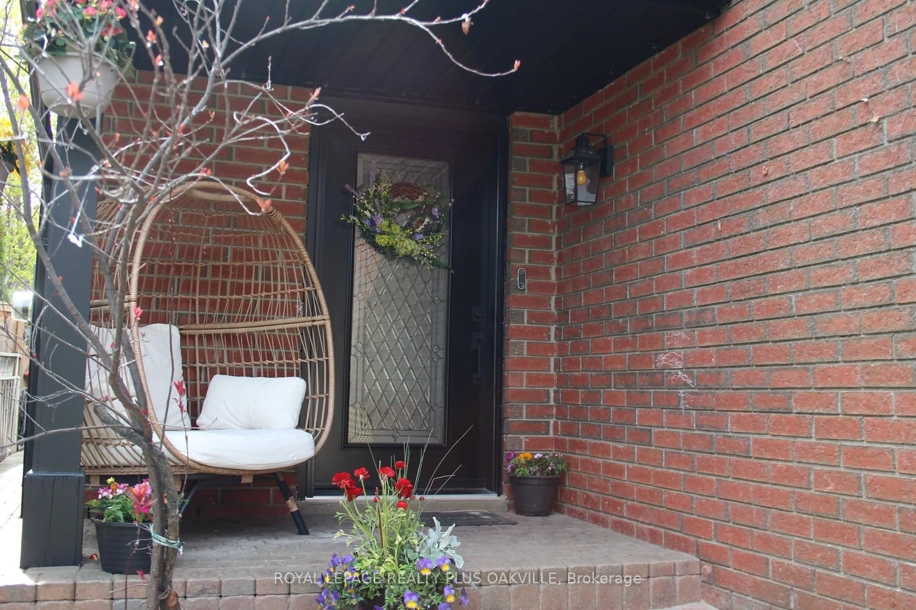 Unknown for 82 Fellowes Cres, Hamilton Ontario L8B 0M1