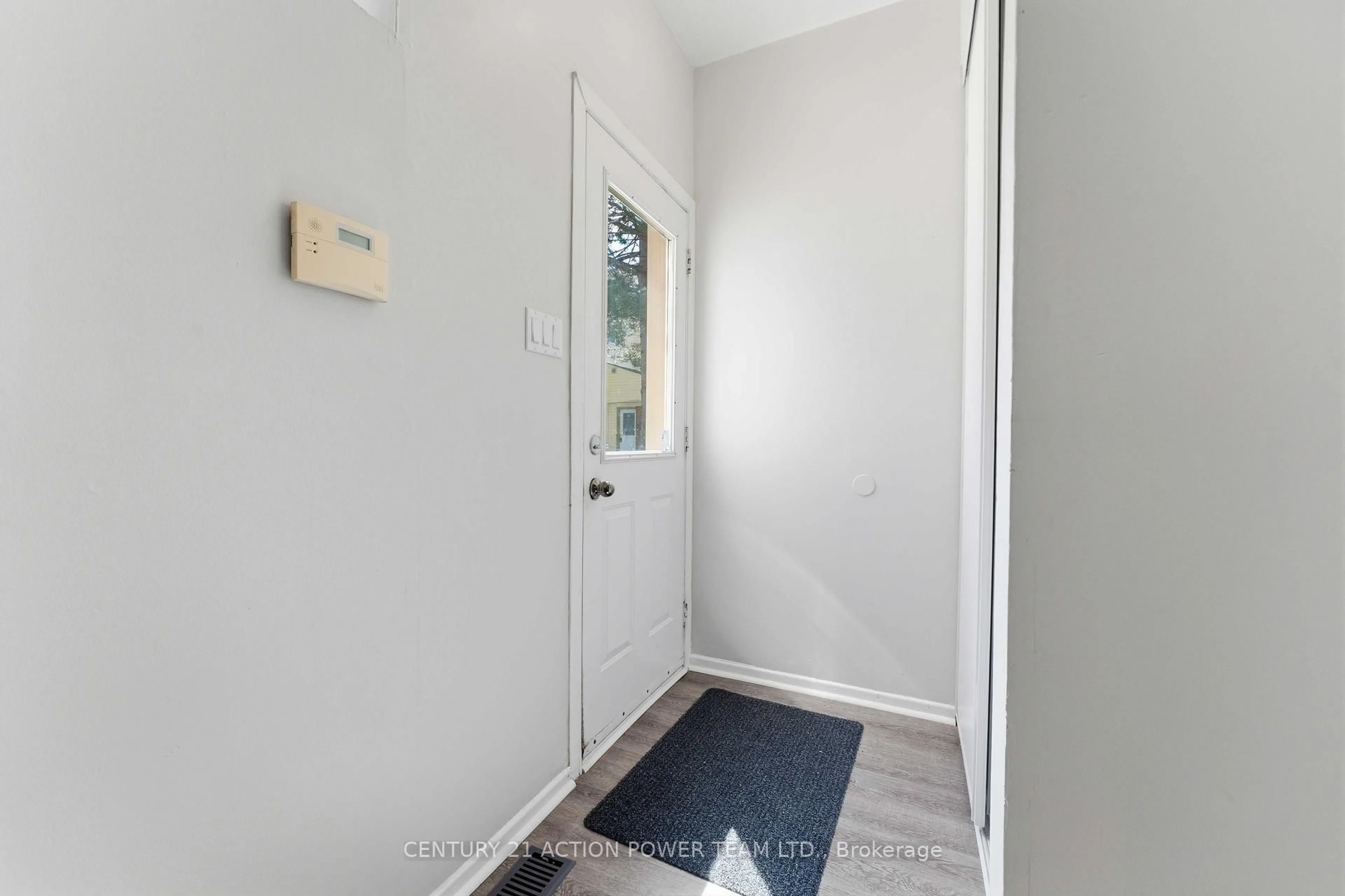 Unknown for 17 Sonnet Cres #B, Ottawa Ontario K2H 8W8