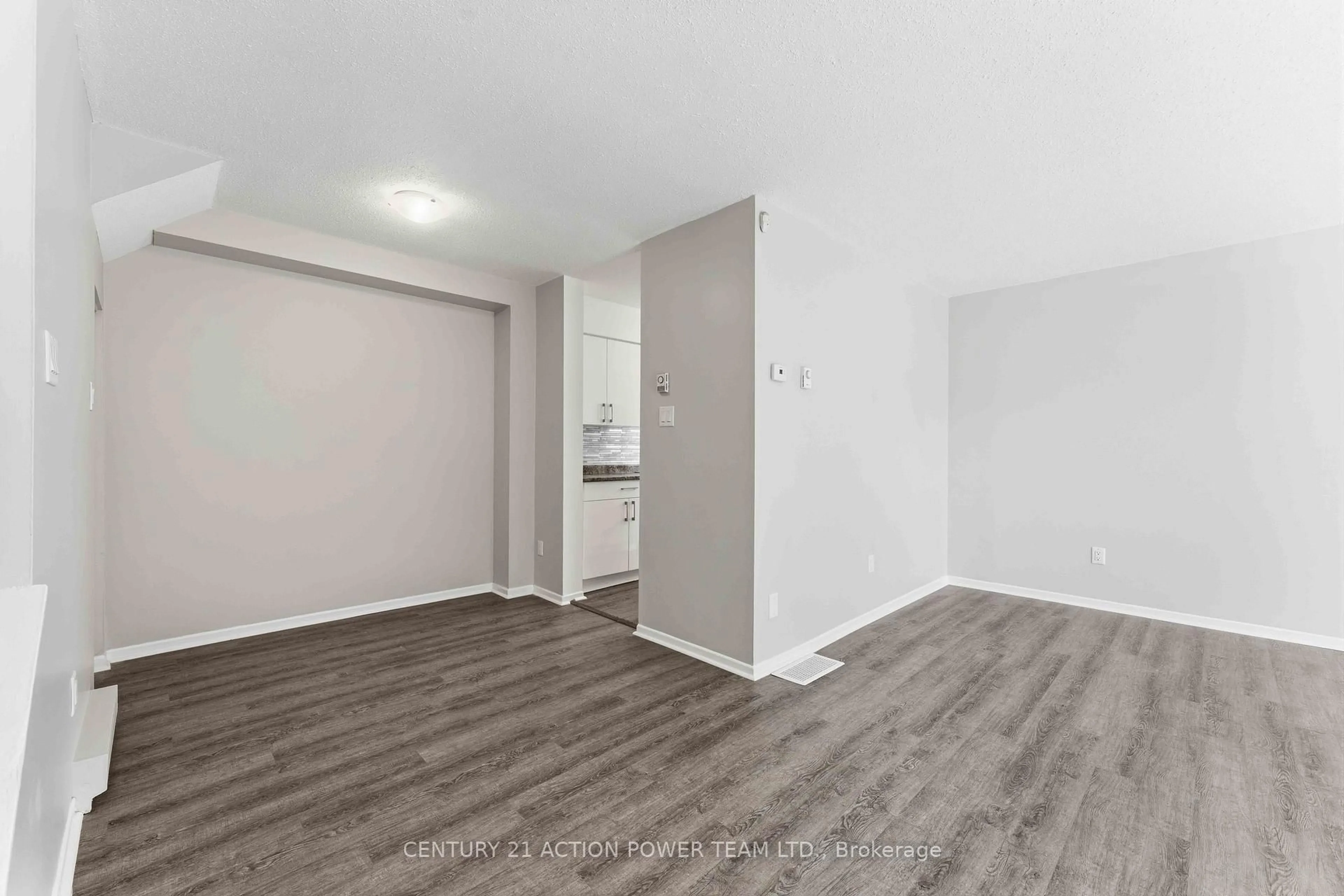 Unknown for 17 Sonnet Cres #B, Ottawa Ontario K2H 8W8