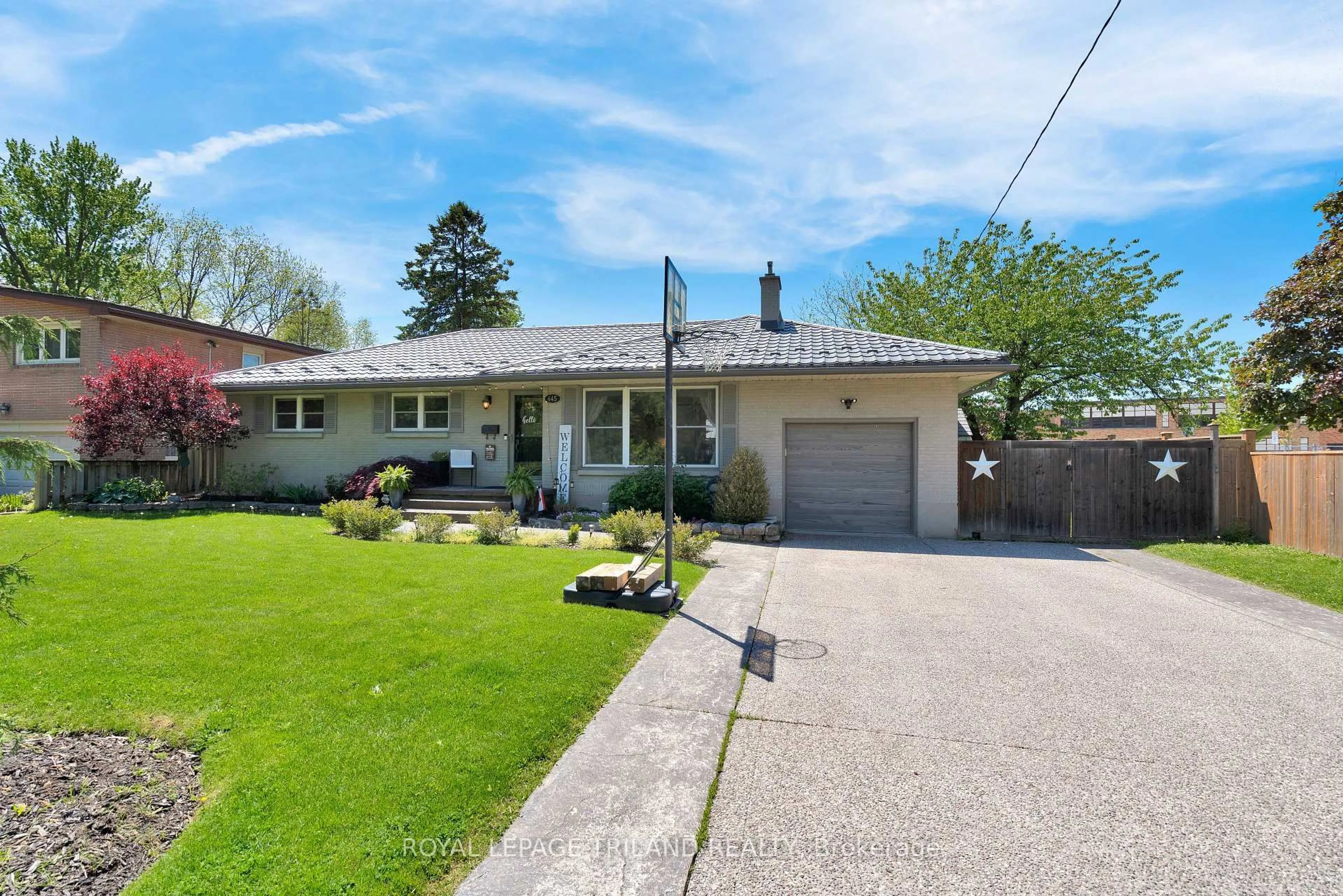 Unknown for 445 RIDOUT St, London South Ontario N6C 4A3