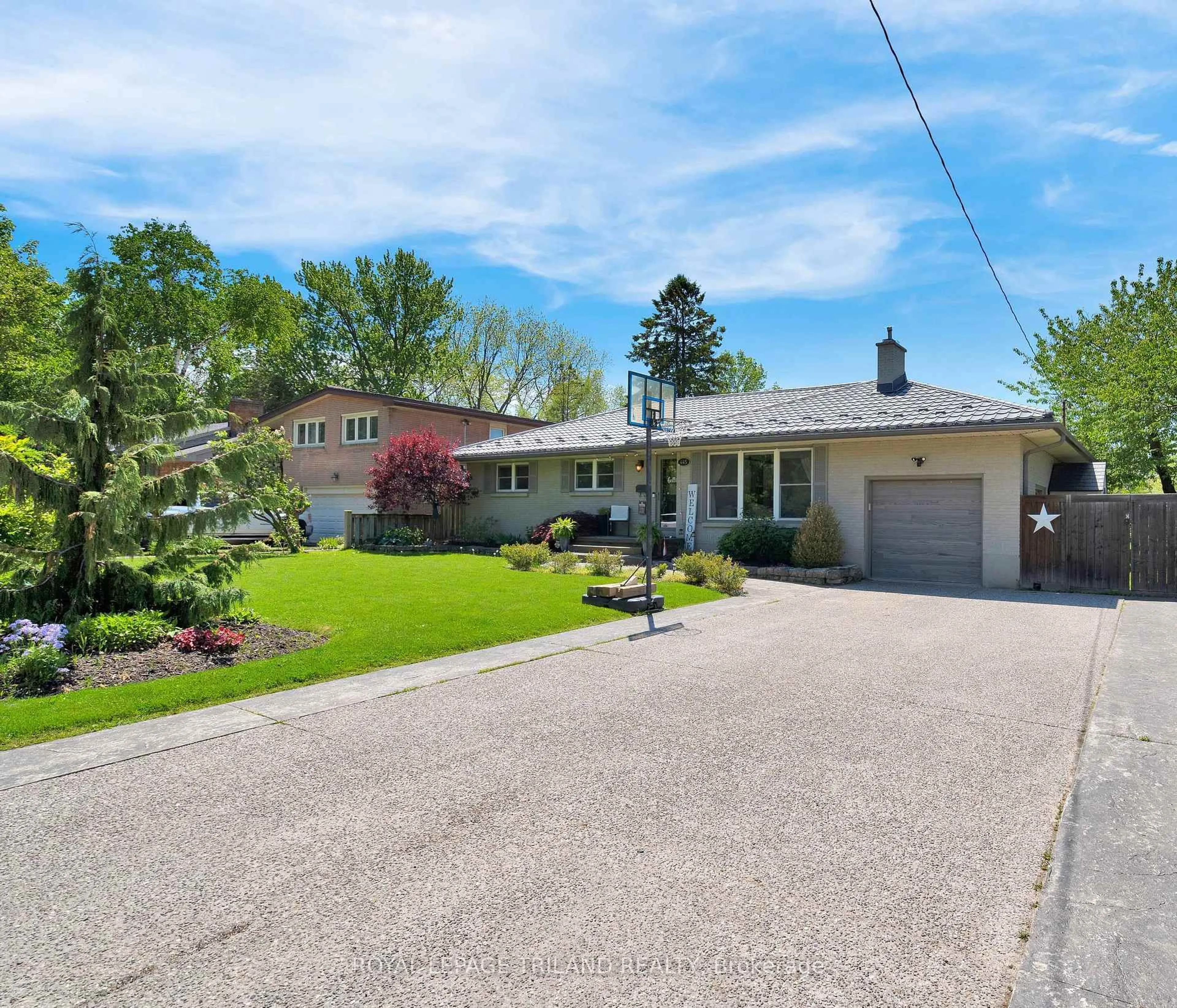 Unknown for 445 RIDOUT St, London South Ontario N6C 4A3