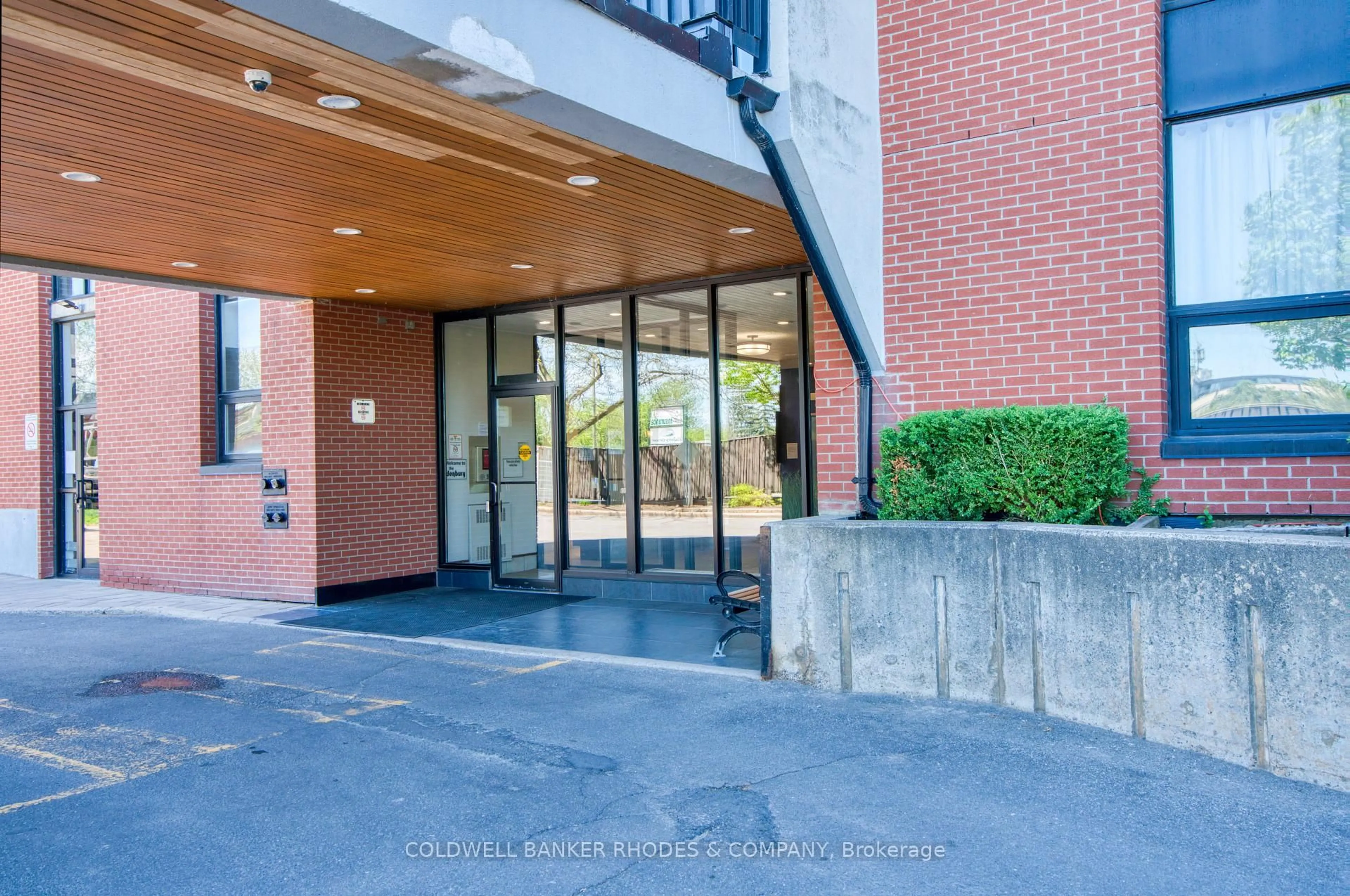 Unknown for 2951 Riverside Dr #303, Ottawa Ontario K1V 8W6