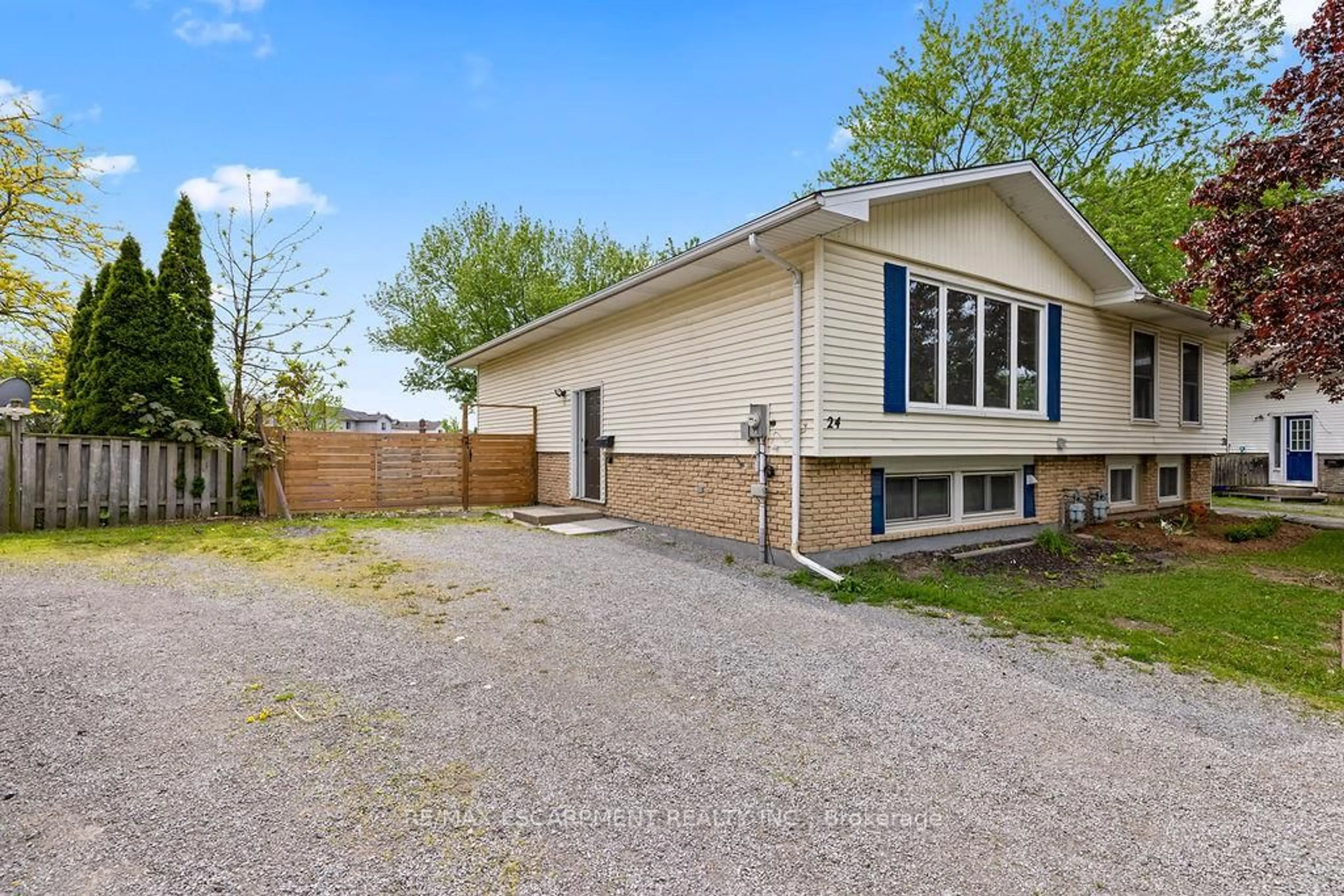 Unknown for 24 TARA Cres, Thorold Ontario L2V 4M1