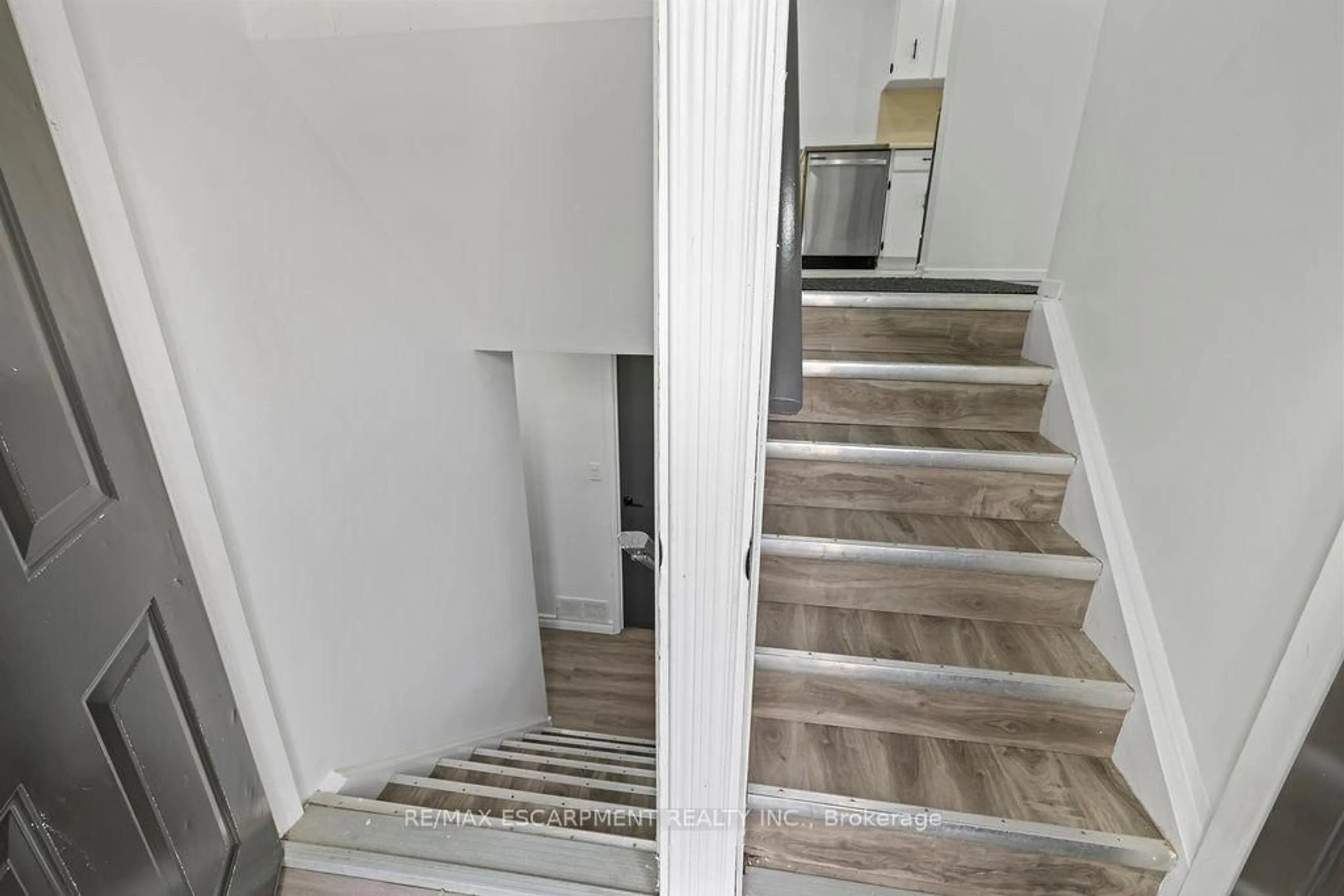 Unknown for 24 TARA Cres, Thorold Ontario L2V 4M1