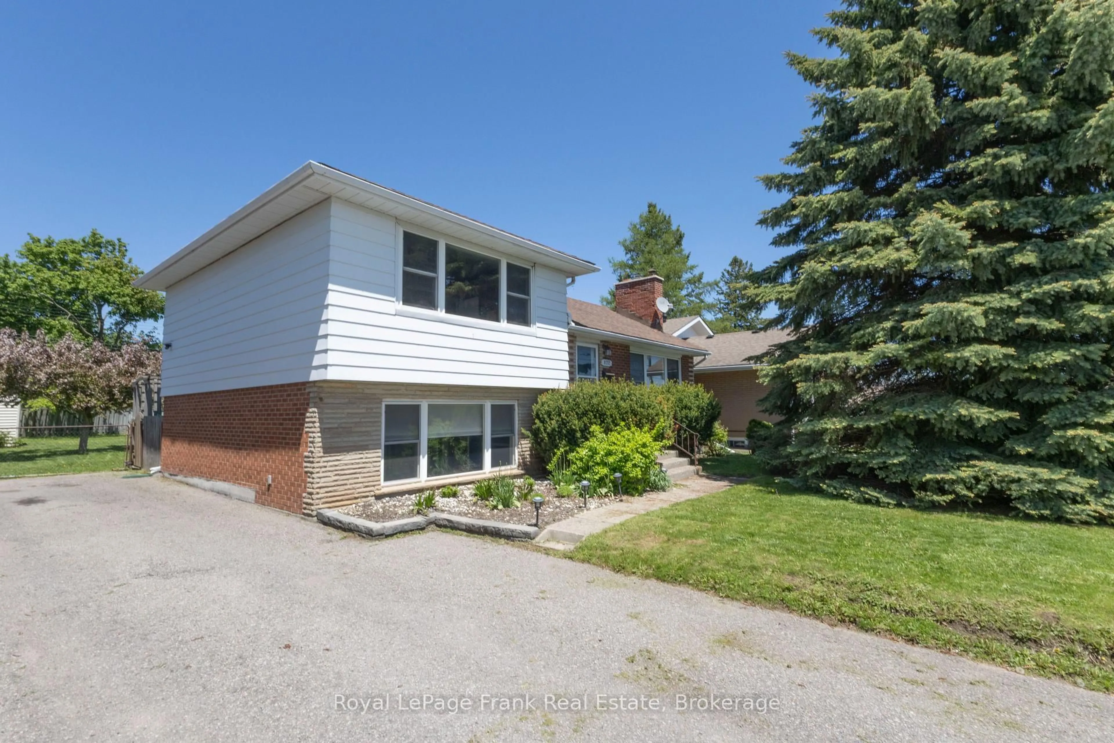 Unknown for 872 Weller St, Peterborough Ontario K9J 4X8