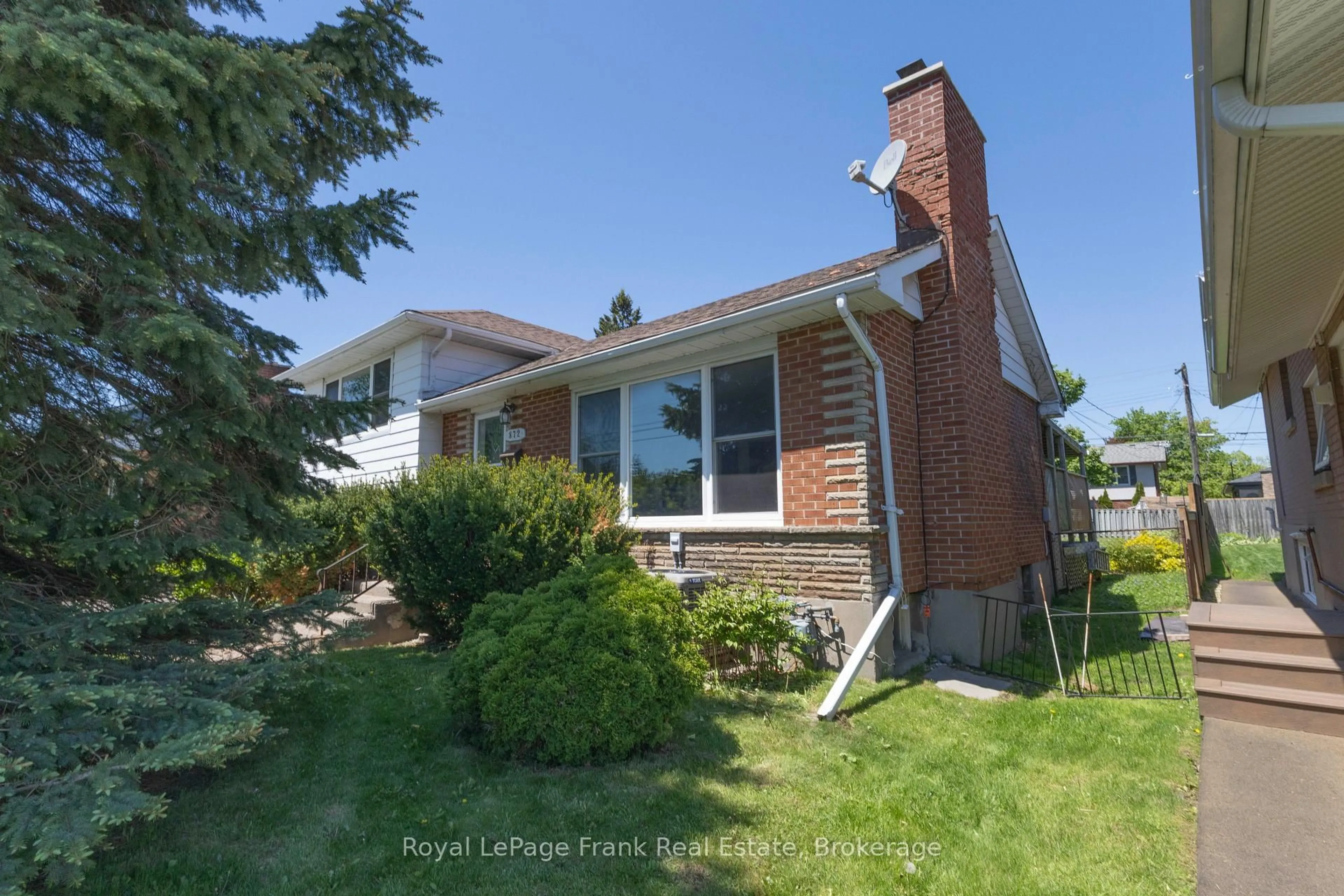 Unknown for 872 Weller St, Peterborough Ontario K9J 4X8