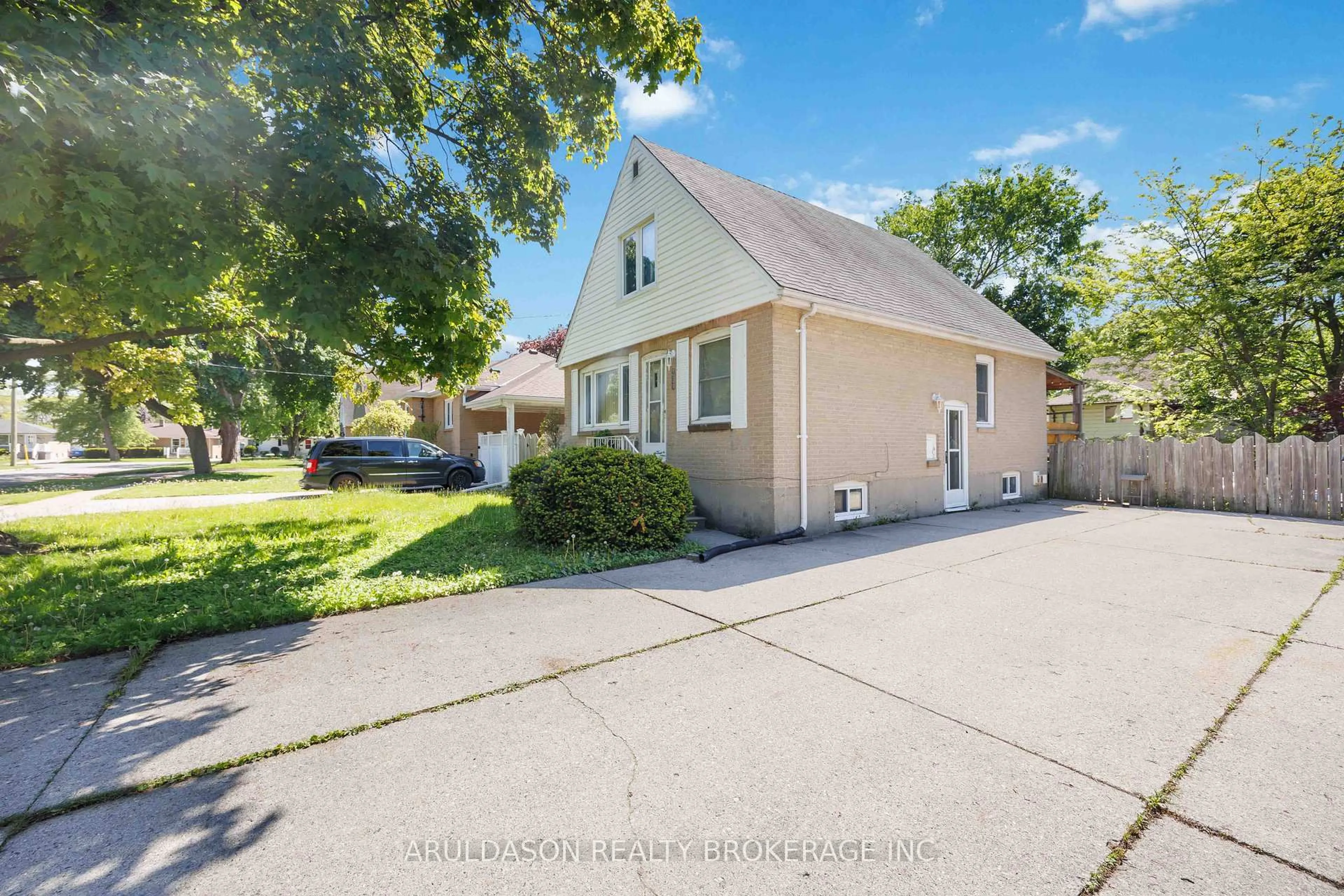 Unknown for 457 Montcalm Ave, Sarnia Ontario N7S 2P8
